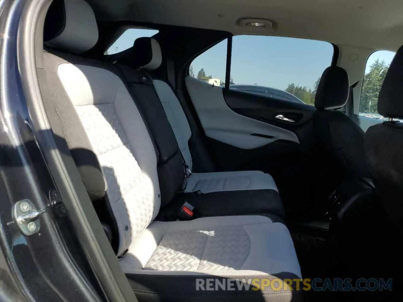 11 Photograph of a damaged car 3GNAXSEV0NS176070 CHEVROLET EQUINOX 2022