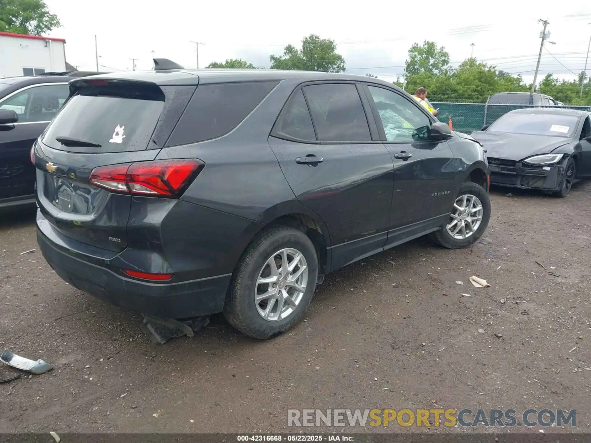 4 Photograph of a damaged car 3GNAXSEV5NS166036 CHEVROLET EQUINOX 2022