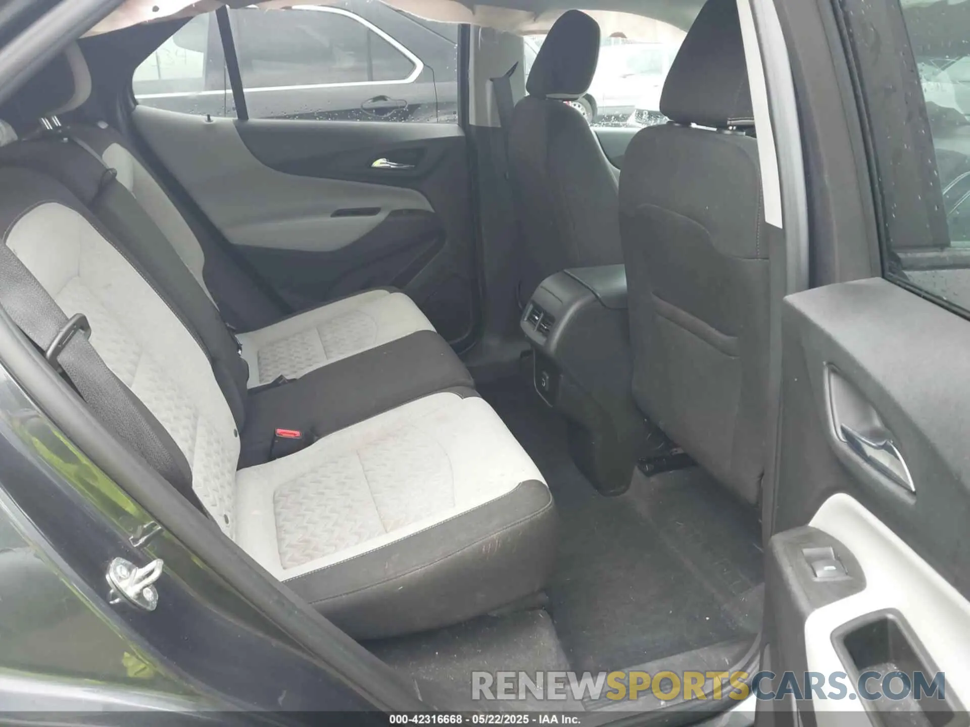 8 Photograph of a damaged car 3GNAXSEV5NS166036 CHEVROLET EQUINOX 2022