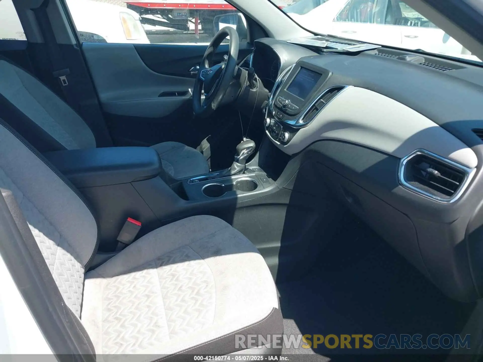 5 Photograph of a damaged car 3GNAXTEV7NL244445 CHEVROLET EQUINOX 2022