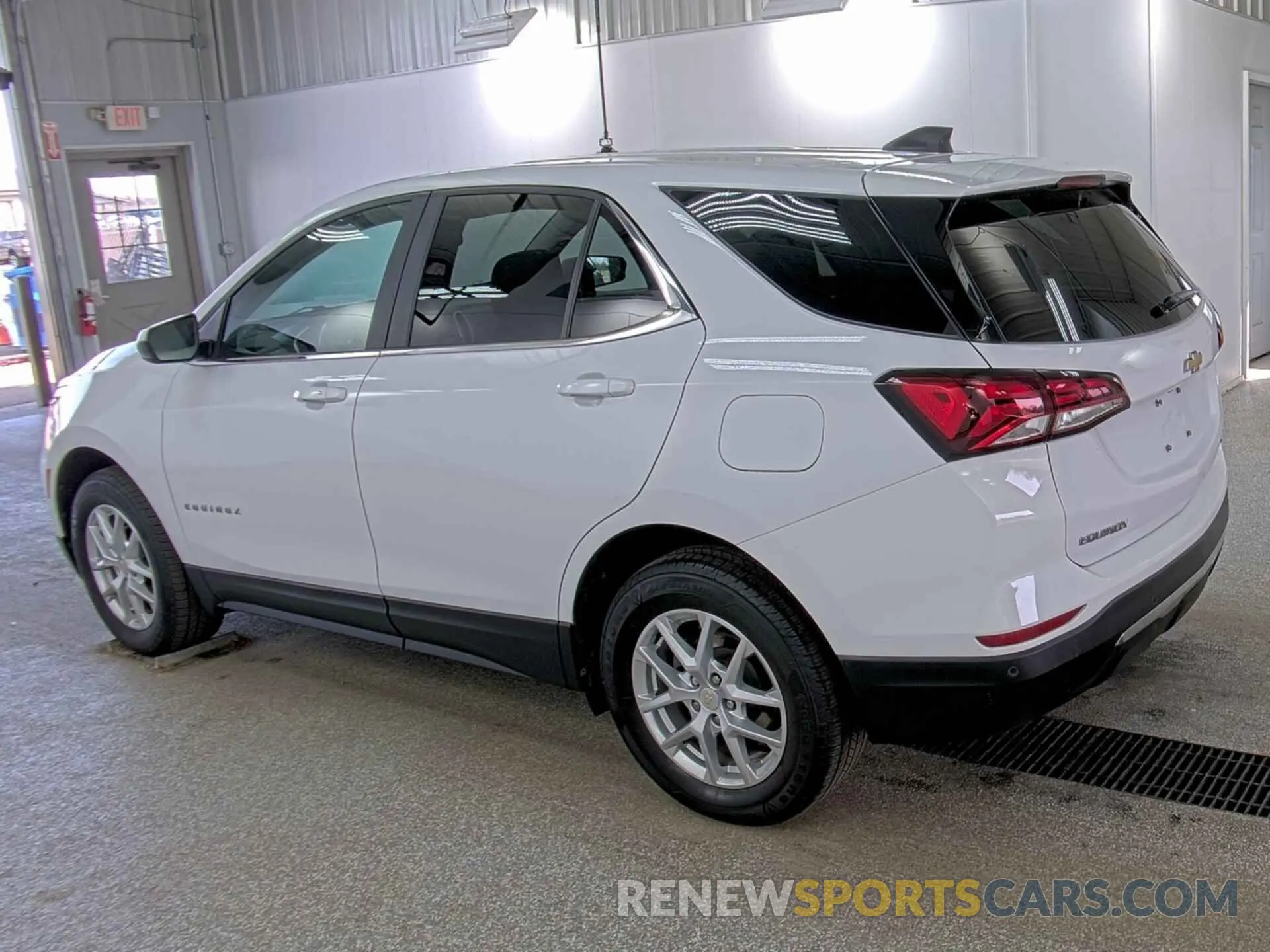 32 Photograph of a damaged car 3GNAXTEV9NL143066 CHEVROLET EQUINOX 2022