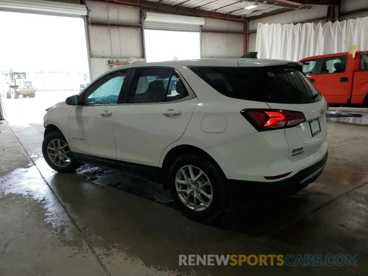 2 Photograph of a damaged car 3GNAXUEV0NL117896 CHEVROLET EQUINOX 2022