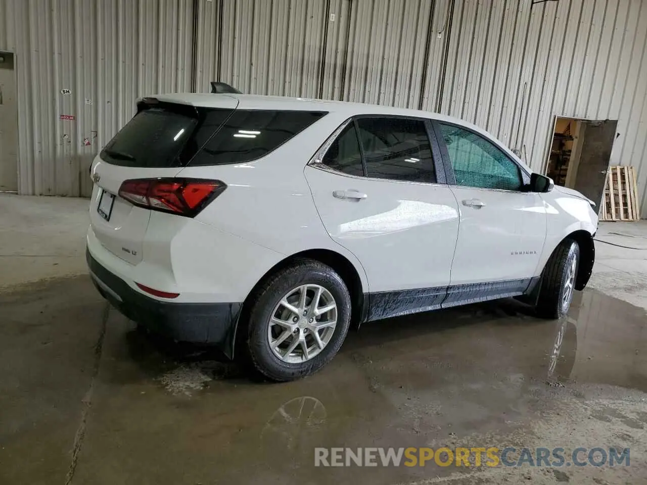 3 Photograph of a damaged car 3GNAXUEV0NL117896 CHEVROLET EQUINOX 2022