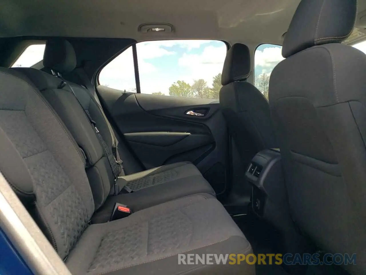 11 Photograph of a damaged car 3GNAXUEV0NL159601 CHEVROLET EQUINOX 2022