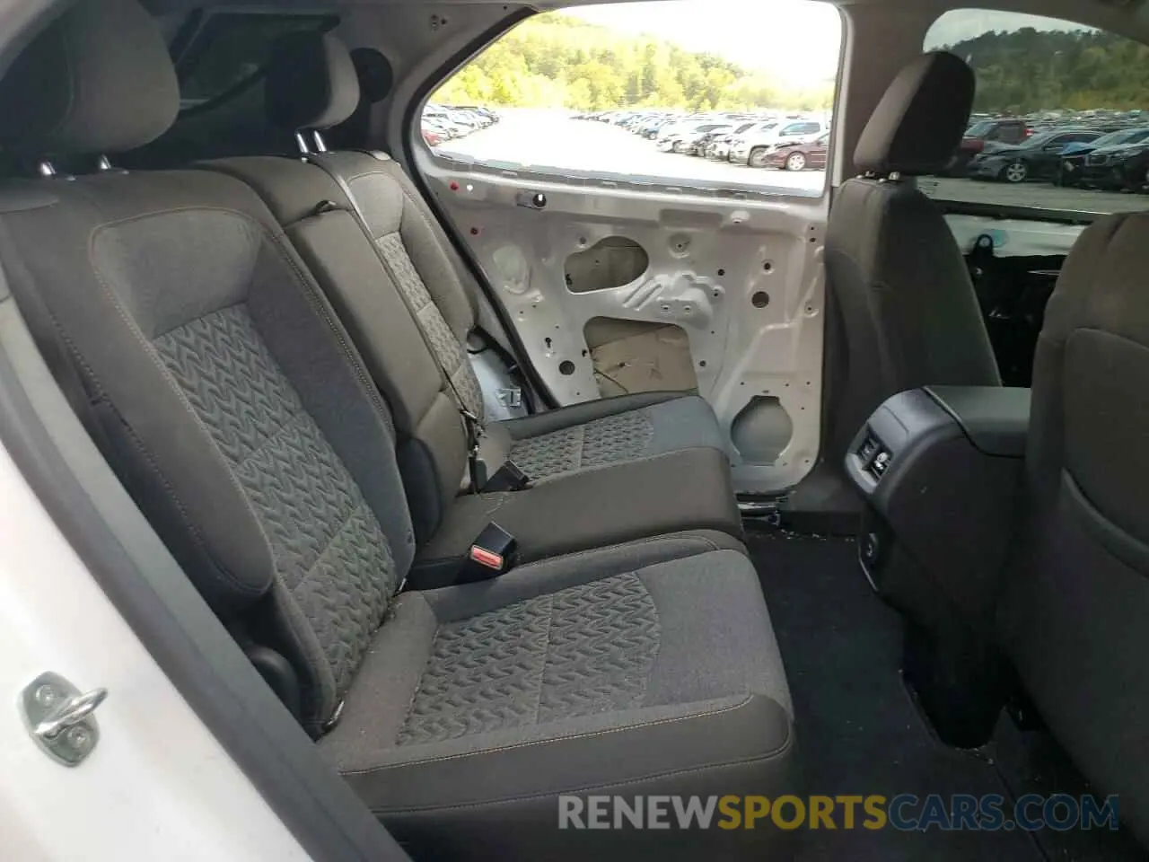 11 Photograph of a damaged car 3GNAXUEV0NL161588 CHEVROLET EQUINOX 2022
