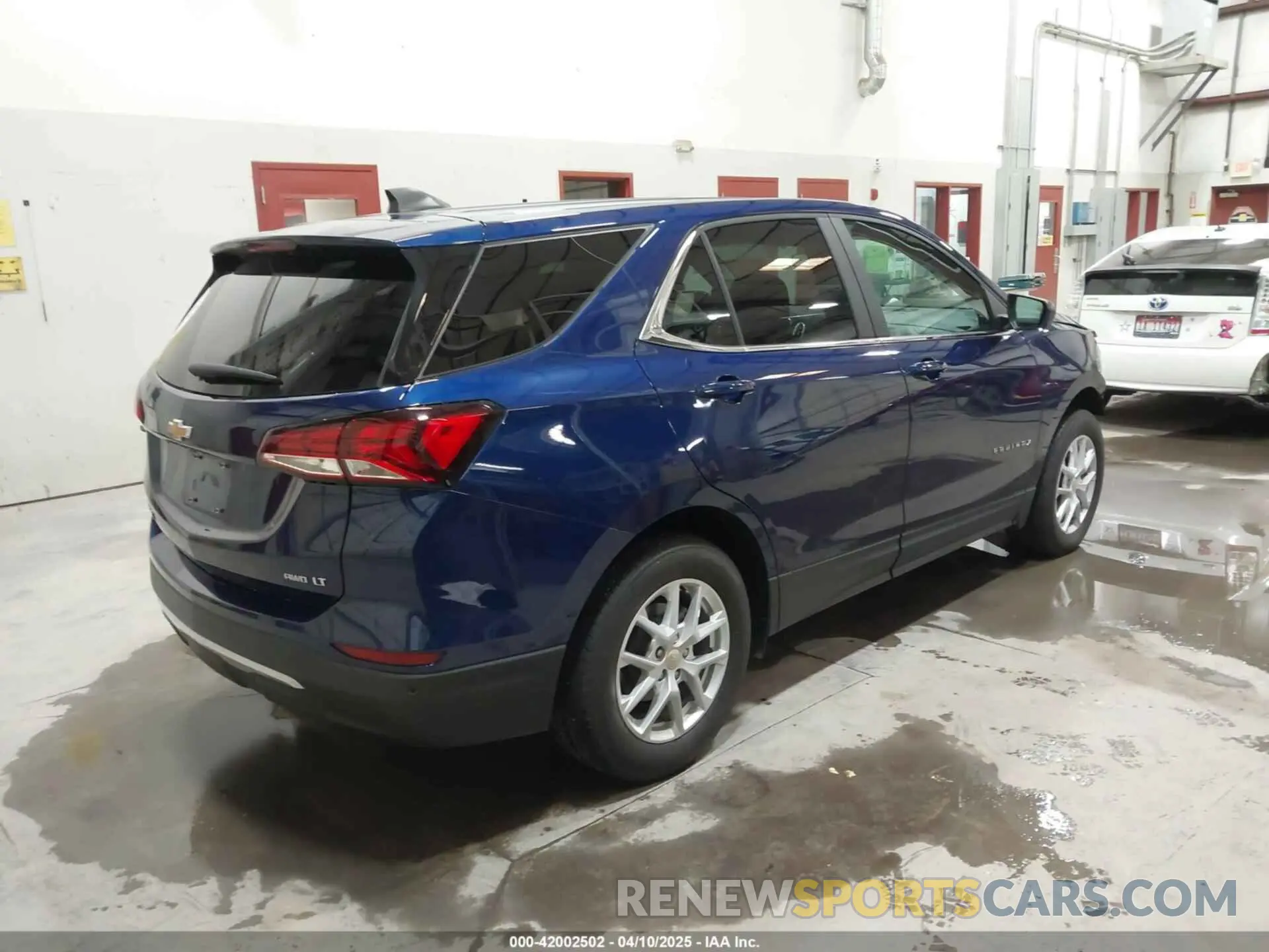4 Photograph of a damaged car 3GNAXUEV0NL223572 CHEVROLET EQUINOX 2022