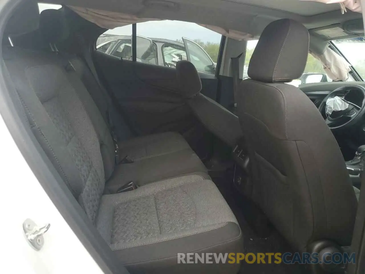 11 Photograph of a damaged car 3GNAXUEV0NL255261 CHEVROLET EQUINOX 2022