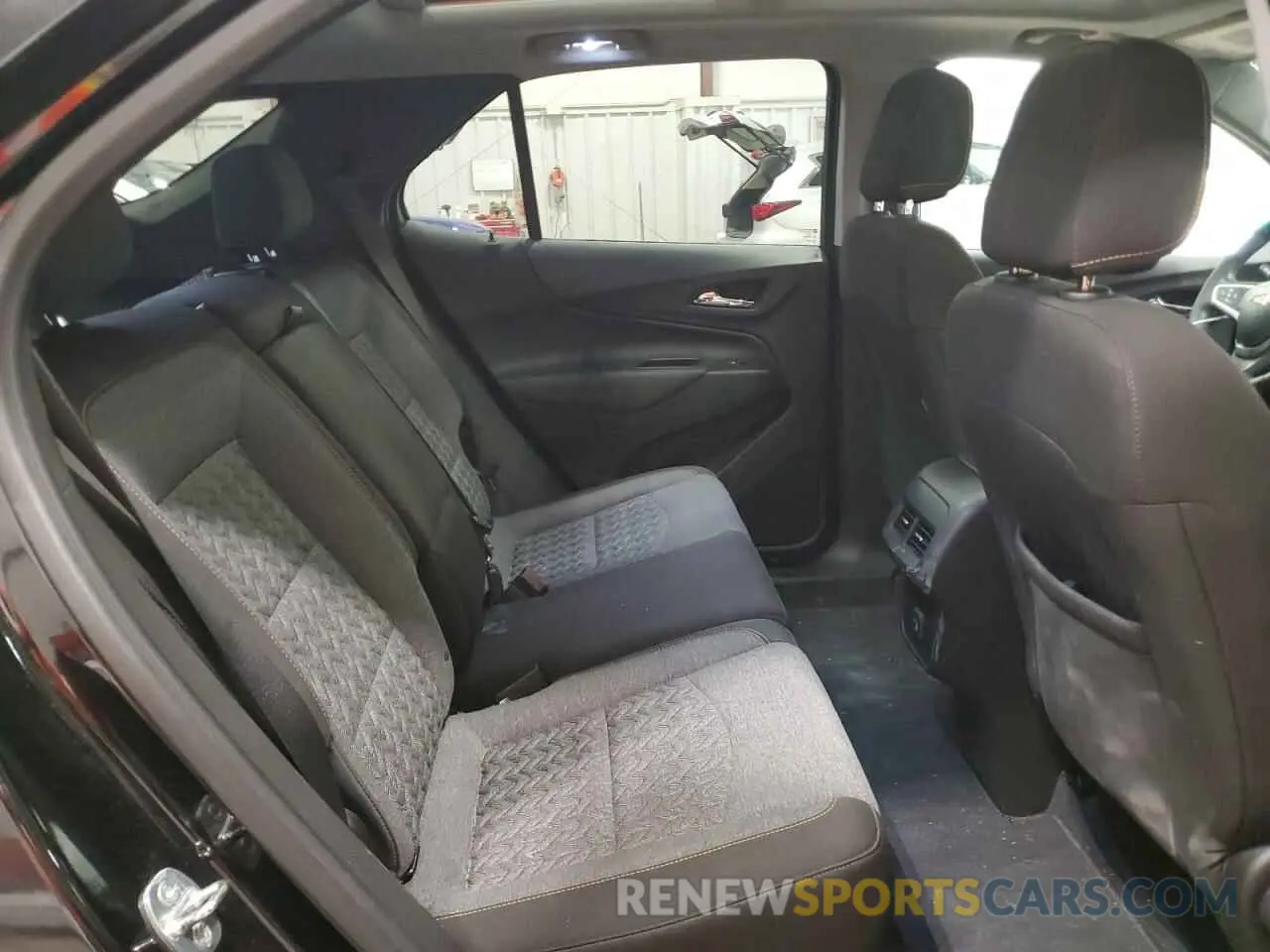 11 Photograph of a damaged car 3GNAXUEV0NL294495 CHEVROLET EQUINOX 2022