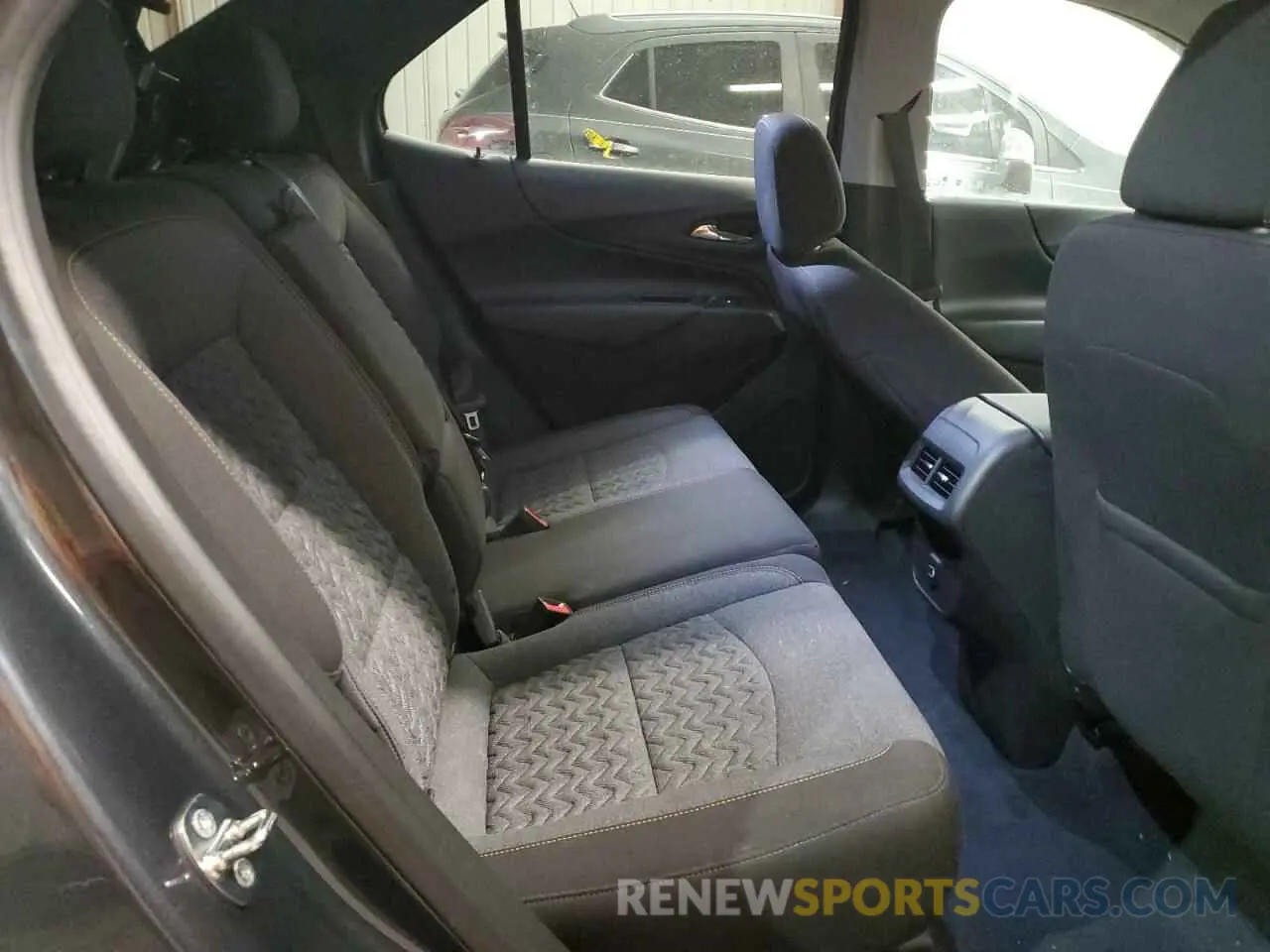 11 Photograph of a damaged car 3GNAXUEV0NS102370 CHEVROLET EQUINOX 2022