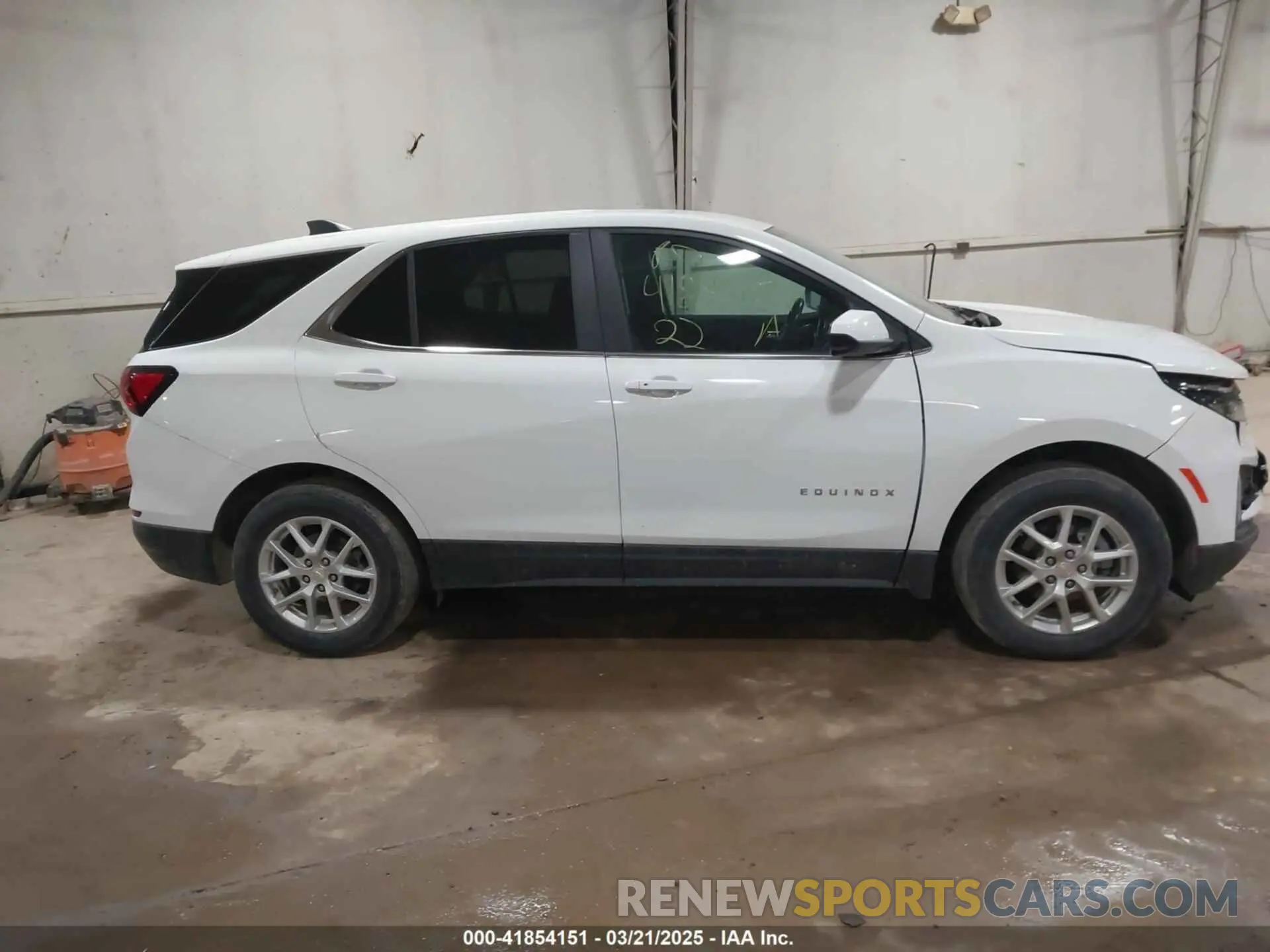 13 Photograph of a damaged car 3GNAXUEV0NS222198 CHEVROLET EQUINOX 2022