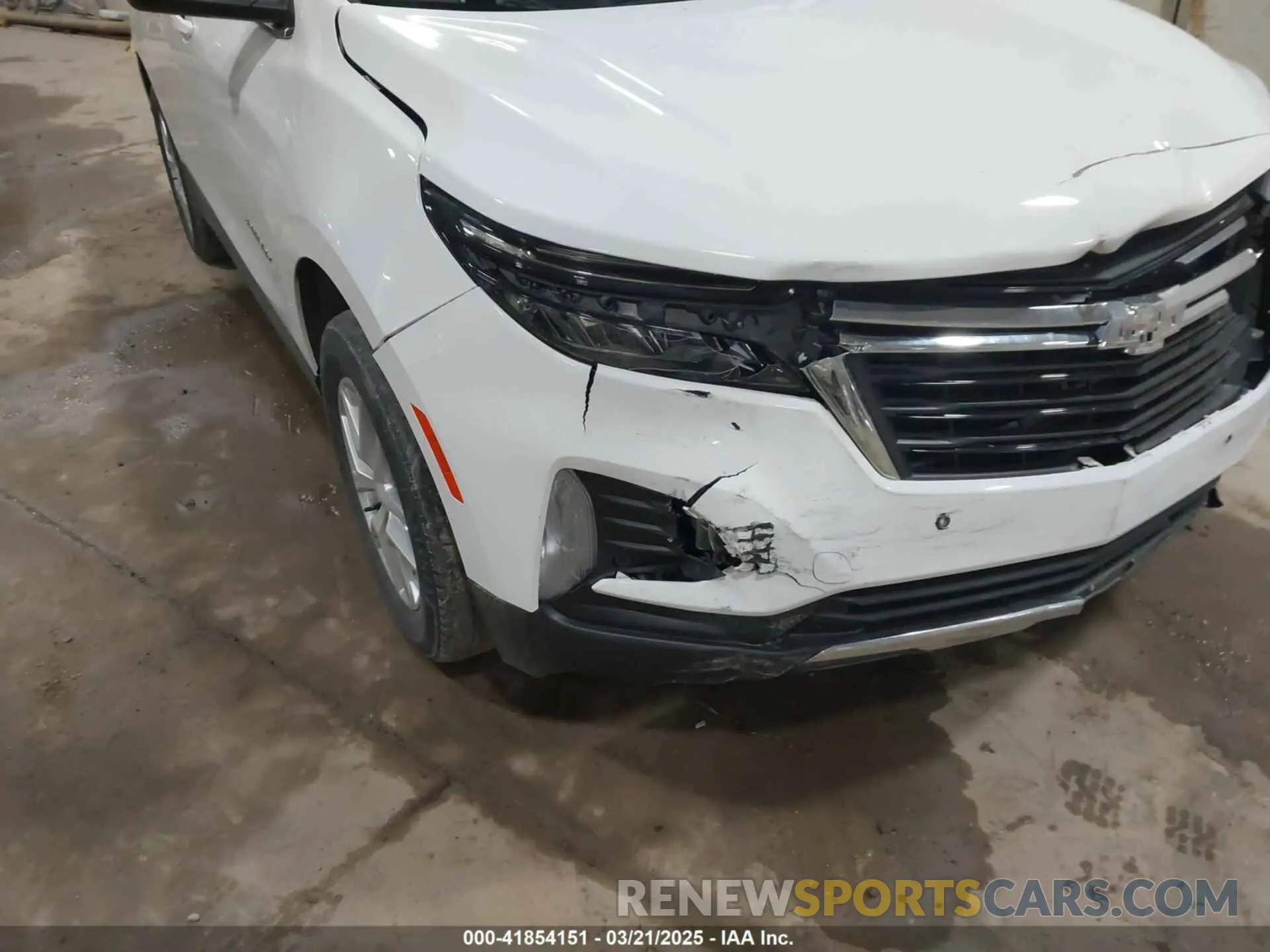18 Photograph of a damaged car 3GNAXUEV0NS222198 CHEVROLET EQUINOX 2022