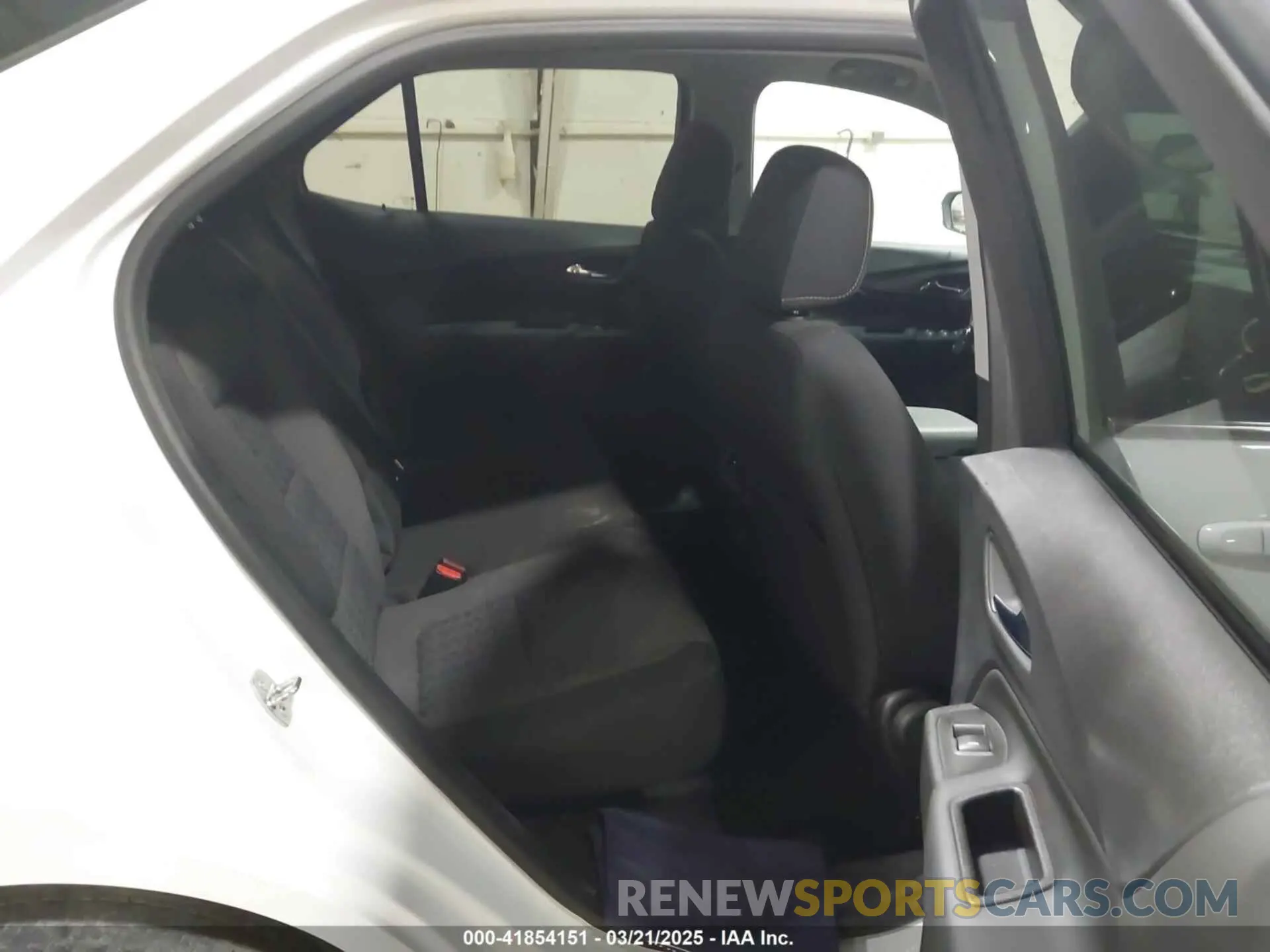 8 Photograph of a damaged car 3GNAXUEV0NS222198 CHEVROLET EQUINOX 2022