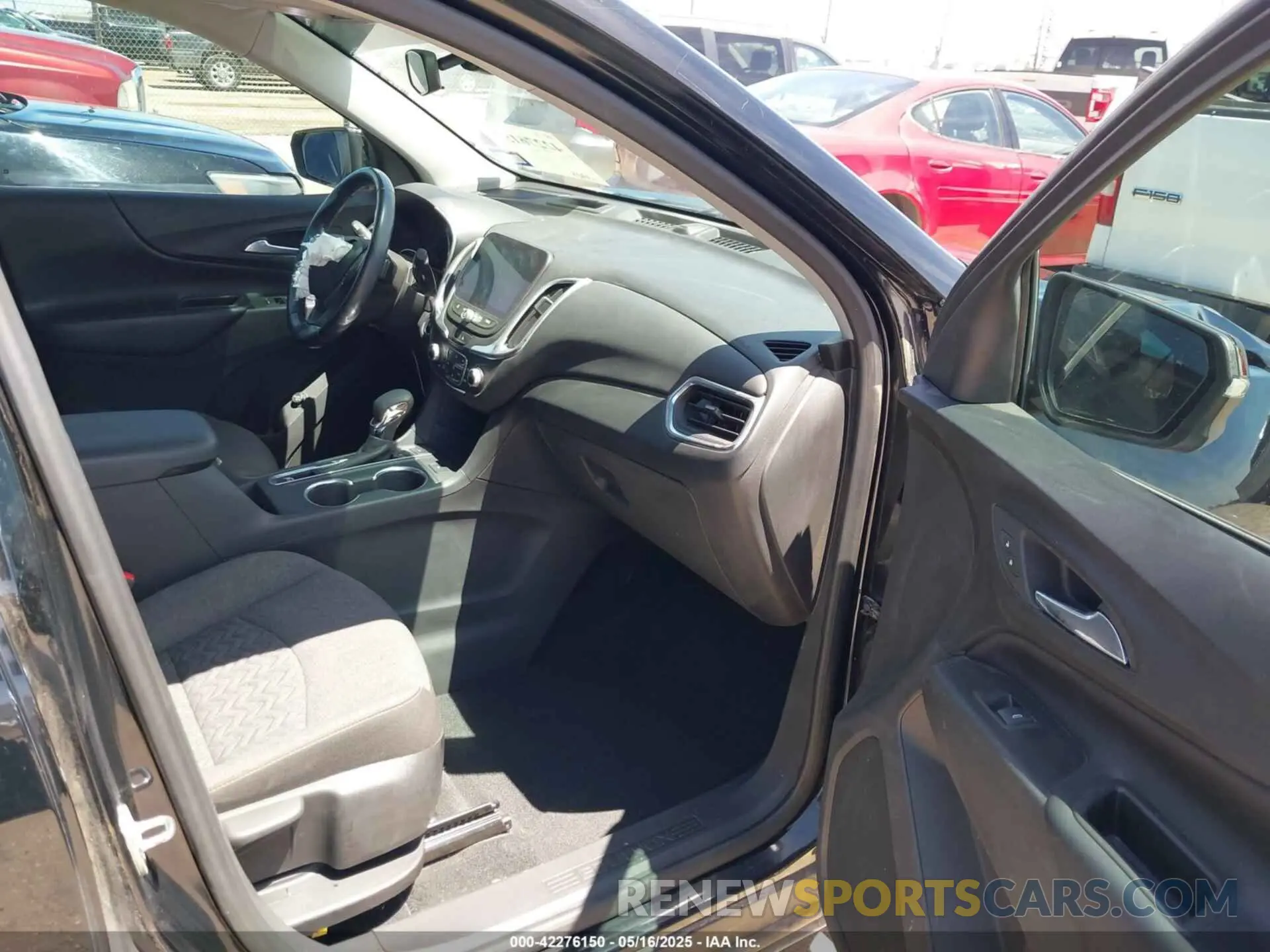 5 Photograph of a damaged car 3GNAXUEV1NL108771 CHEVROLET EQUINOX 2022