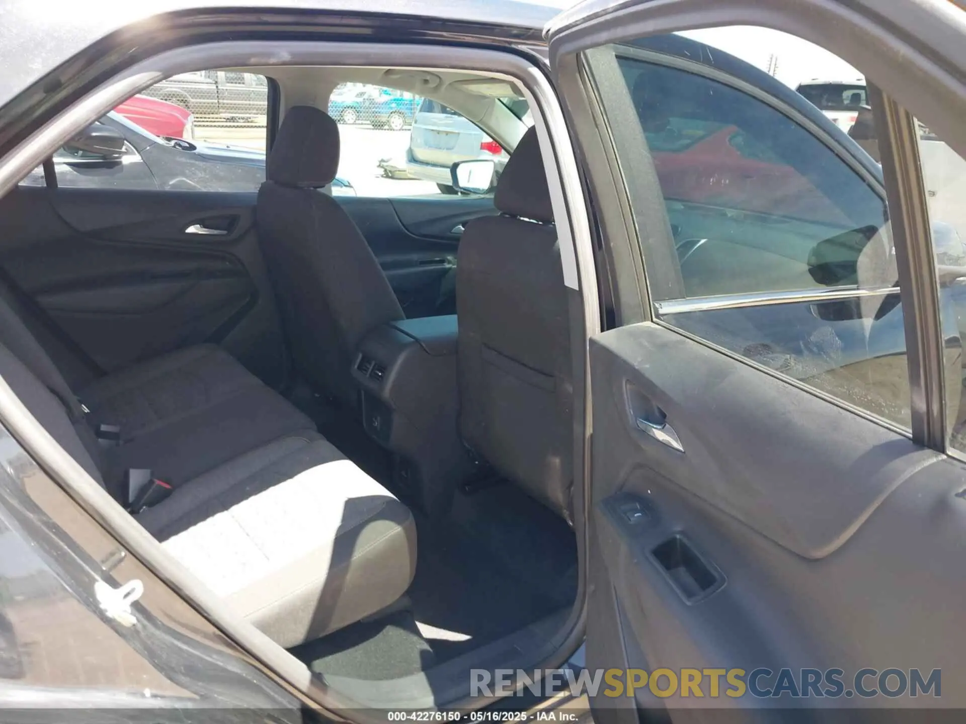 8 Photograph of a damaged car 3GNAXUEV1NL108771 CHEVROLET EQUINOX 2022