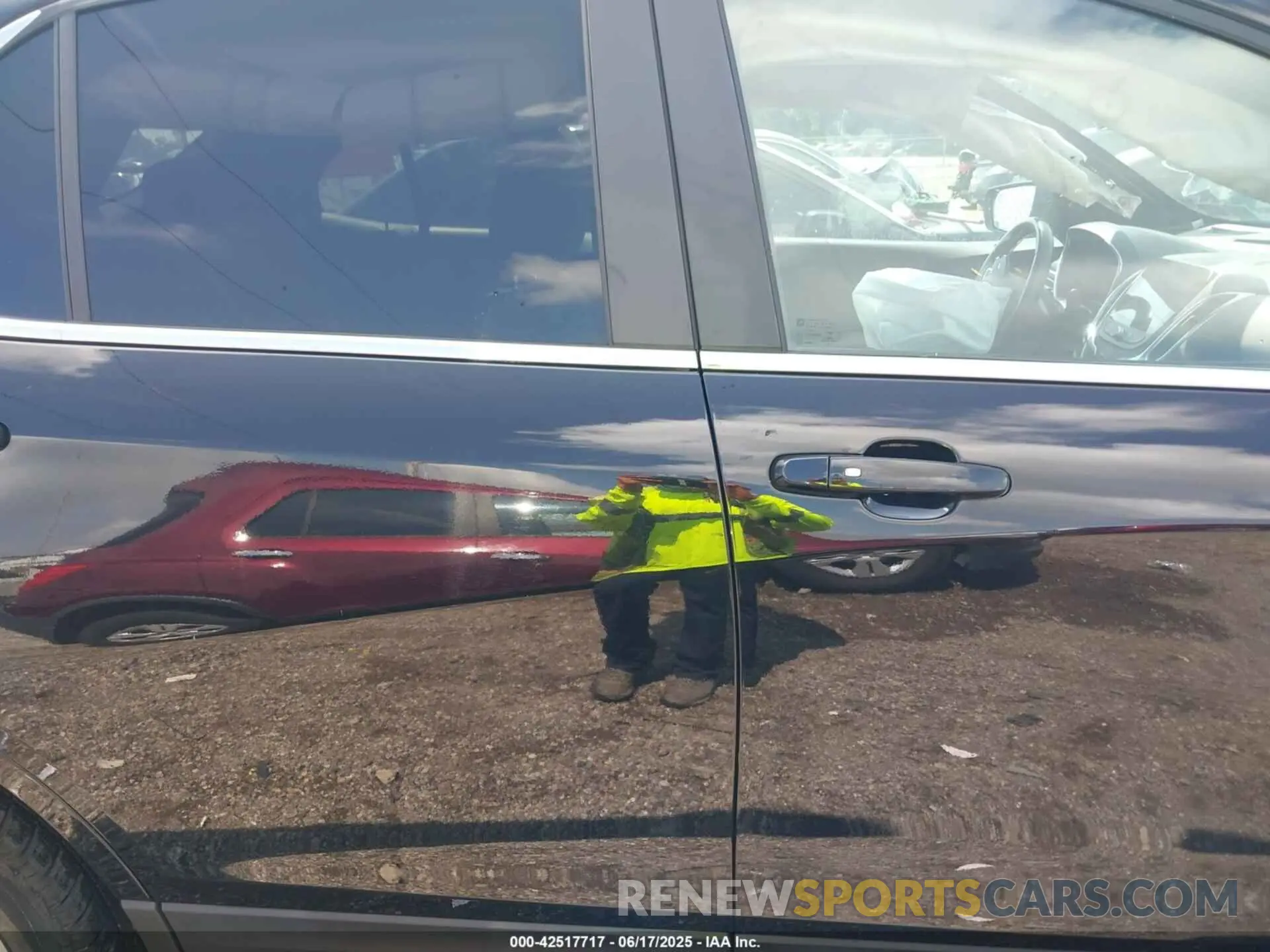 13 Photograph of a damaged car 3GNAXUEV1NL140989 CHEVROLET EQUINOX 2022