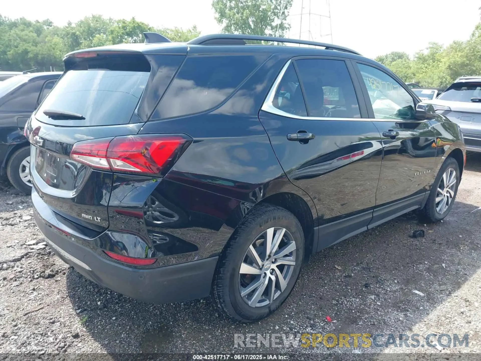 4 Photograph of a damaged car 3GNAXUEV1NL140989 CHEVROLET EQUINOX 2022