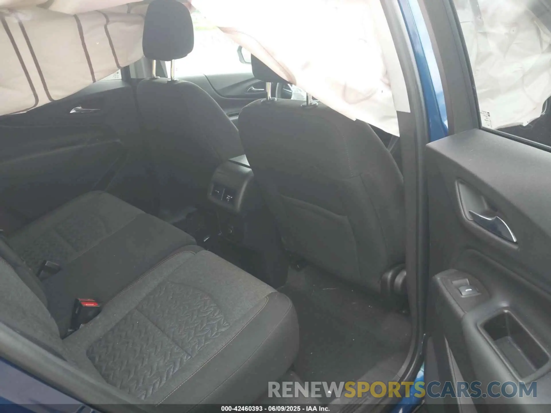 8 Photograph of a damaged car 3GNAXUEV1NL260159 CHEVROLET EQUINOX 2022