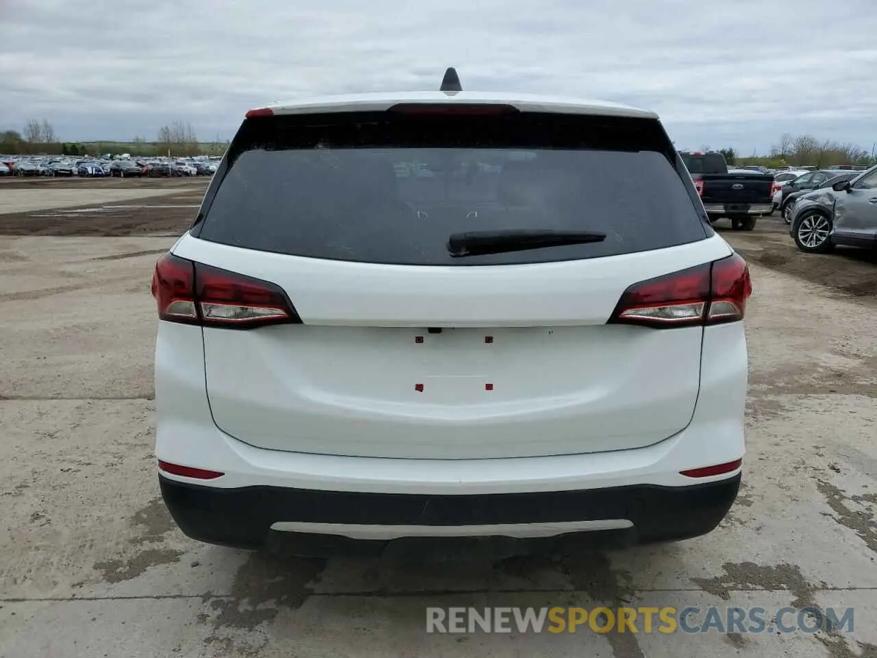 6 Photograph of a damaged car 3GNAXUEV1NL261313 CHEVROLET EQUINOX 2022