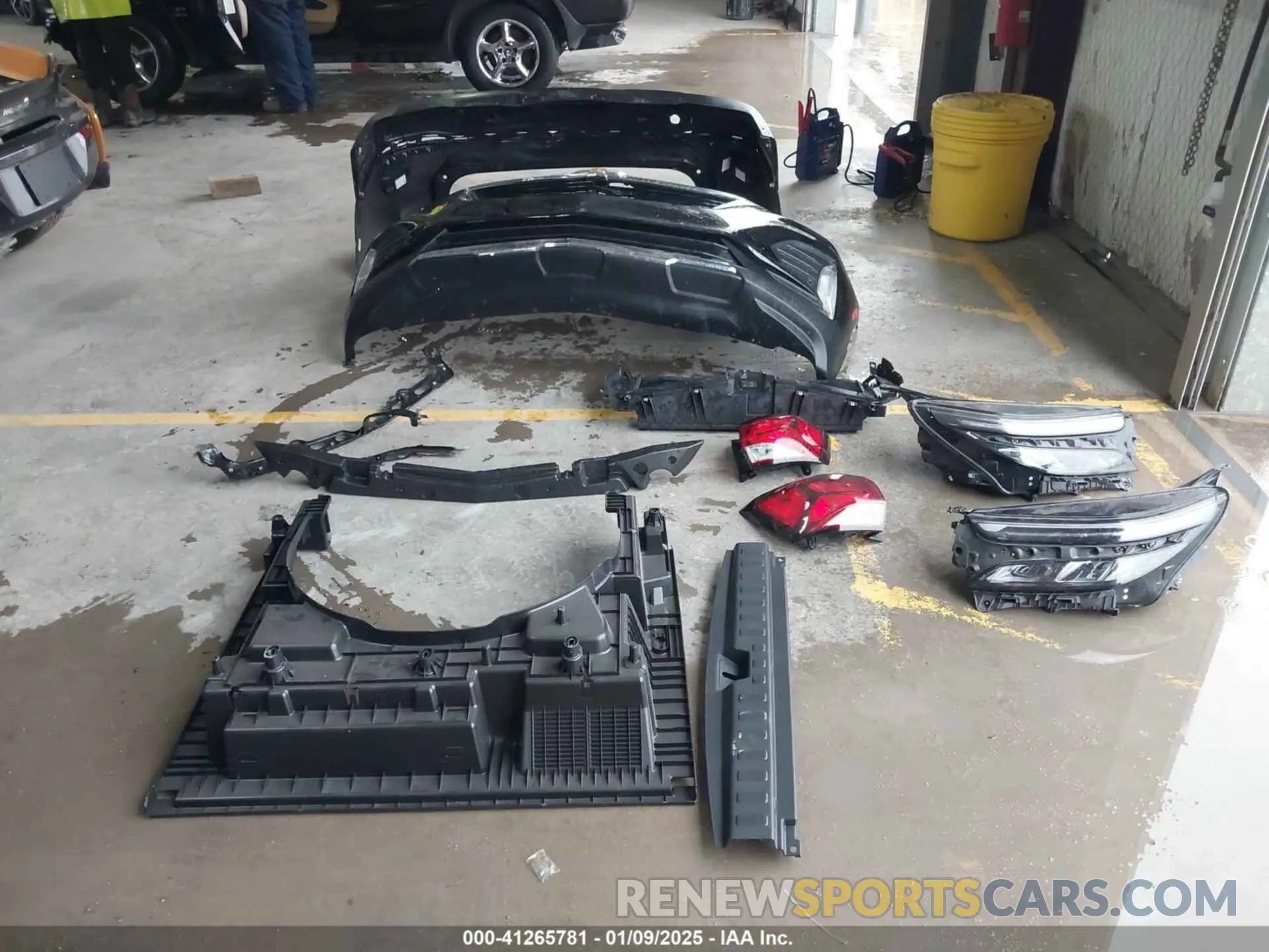 12 Photograph of a damaged car 3GNAXUEV1NL267290 CHEVROLET EQUINOX 2022