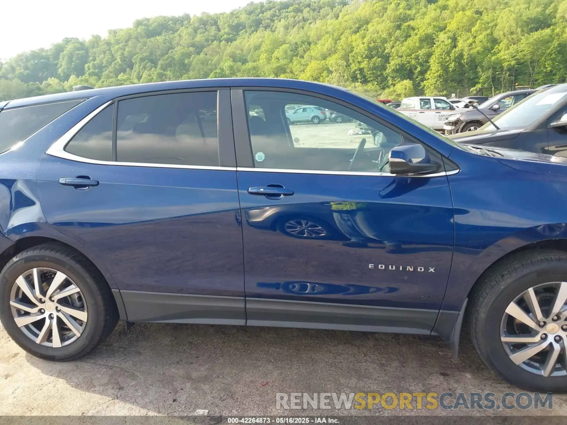 13 Photograph of a damaged car 3GNAXUEV1NL313538 CHEVROLET EQUINOX 2022