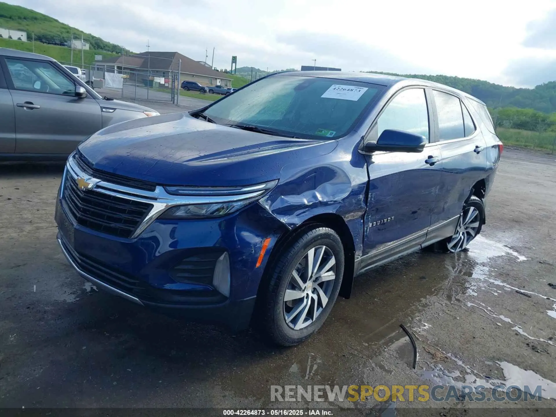 2 Photograph of a damaged car 3GNAXUEV1NL313538 CHEVROLET EQUINOX 2022