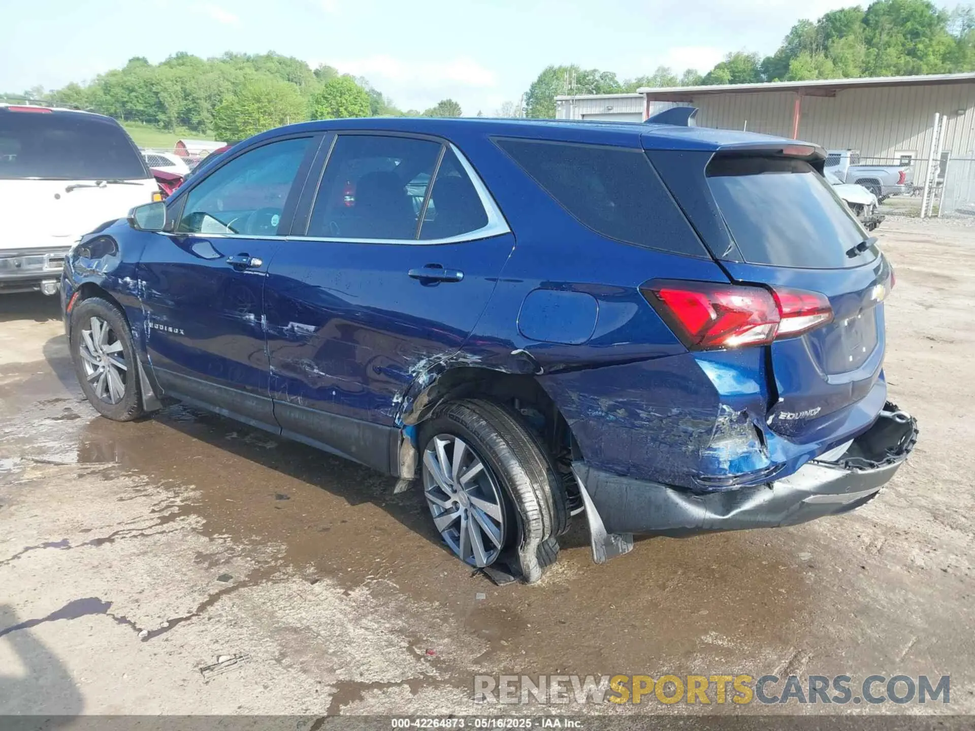 3 Photograph of a damaged car 3GNAXUEV1NL313538 CHEVROLET EQUINOX 2022