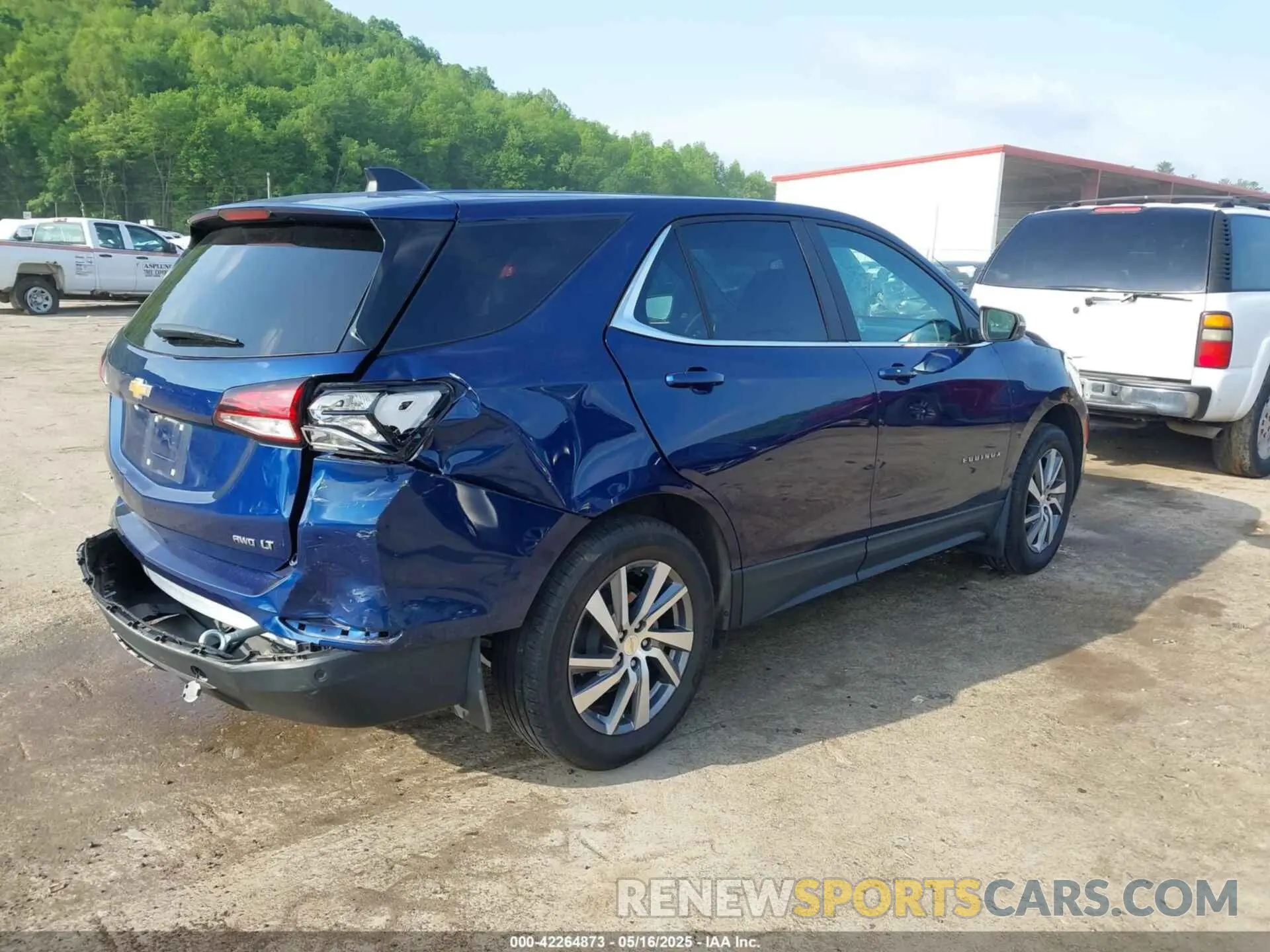 4 Photograph of a damaged car 3GNAXUEV1NL313538 CHEVROLET EQUINOX 2022