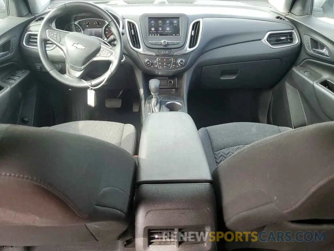 8 Photograph of a damaged car 3GNAXUEV2NL115986 CHEVROLET EQUINOX 2022