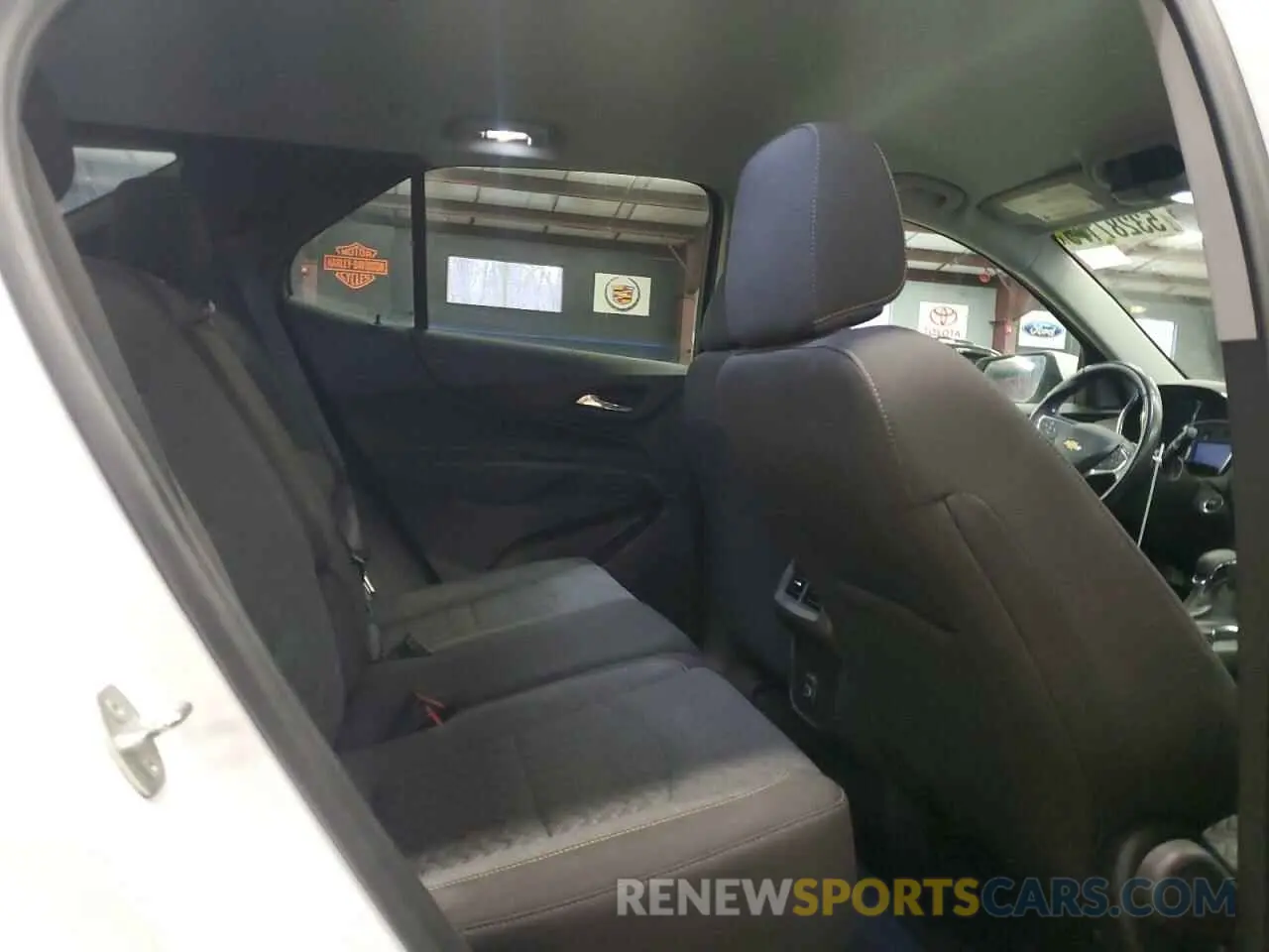 11 Photograph of a damaged car 3GNAXUEV2NL138670 CHEVROLET EQUINOX 2022