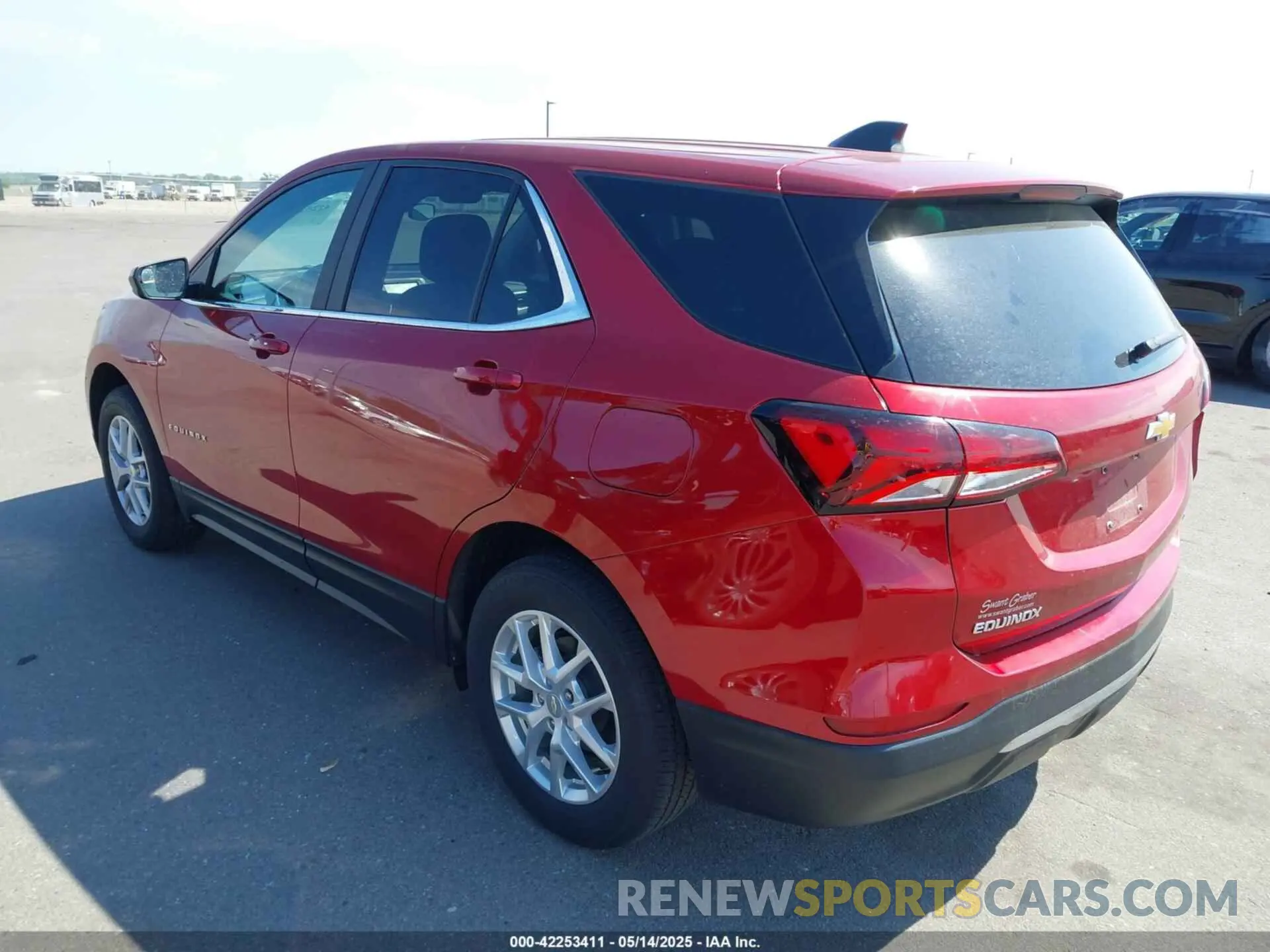 3 Photograph of a damaged car 3GNAXUEV2NL141035 CHEVROLET EQUINOX 2022
