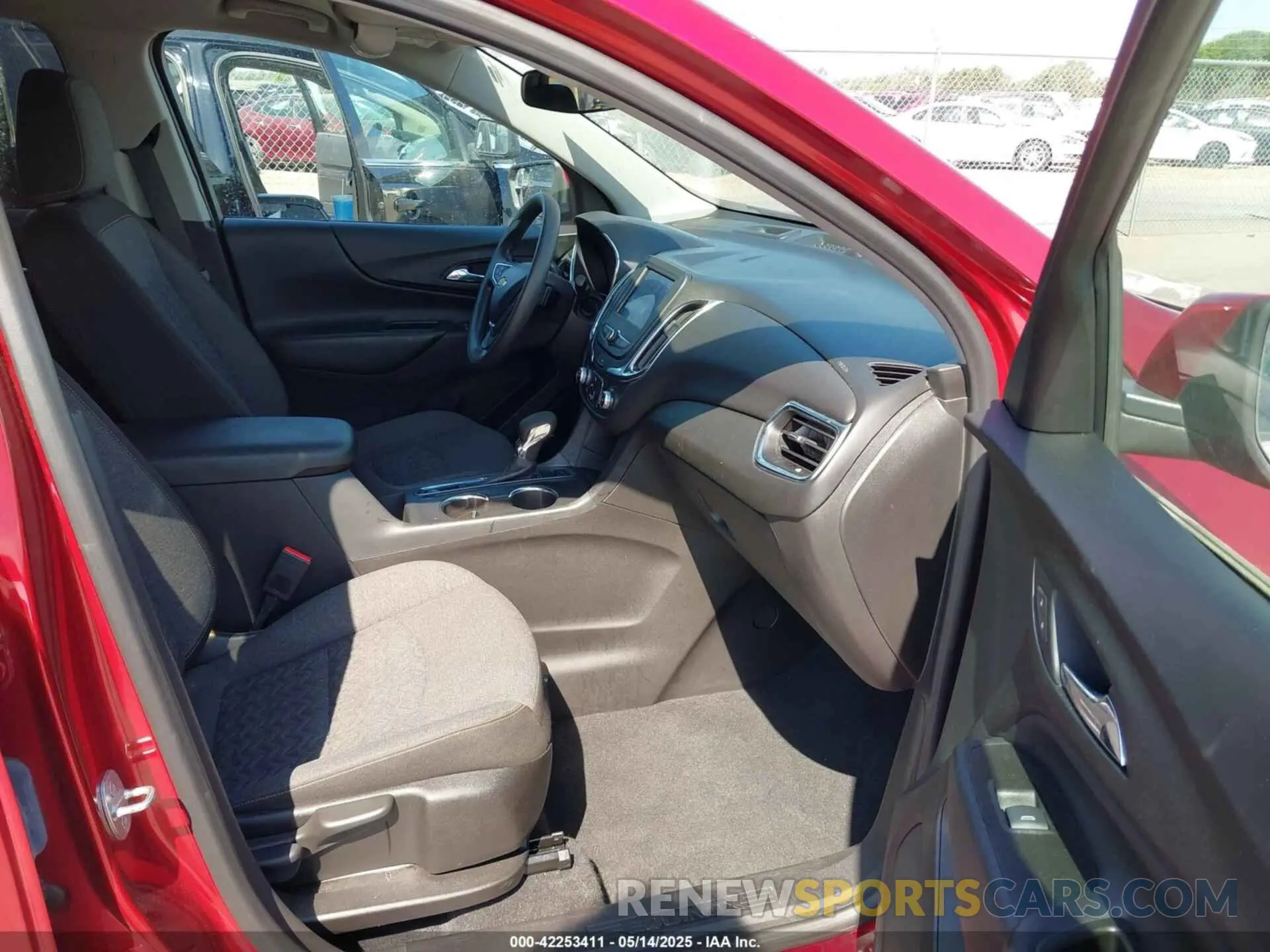 5 Photograph of a damaged car 3GNAXUEV2NL141035 CHEVROLET EQUINOX 2022