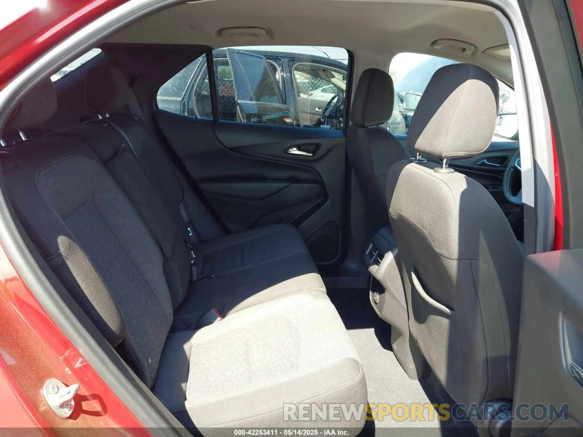 8 Photograph of a damaged car 3GNAXUEV2NL141035 CHEVROLET EQUINOX 2022