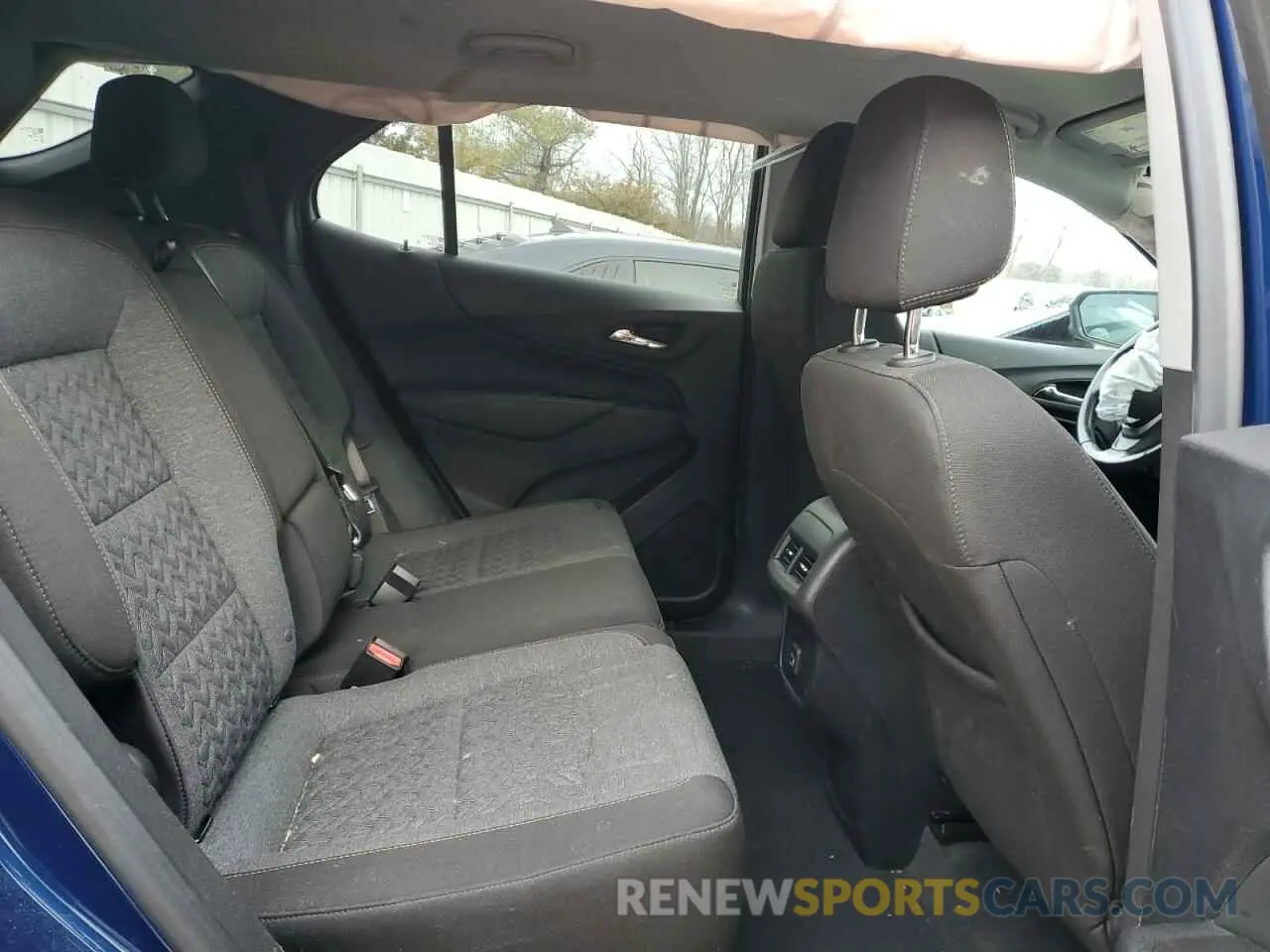 11 Photograph of a damaged car 3GNAXUEV2NL216753 CHEVROLET EQUINOX 2022