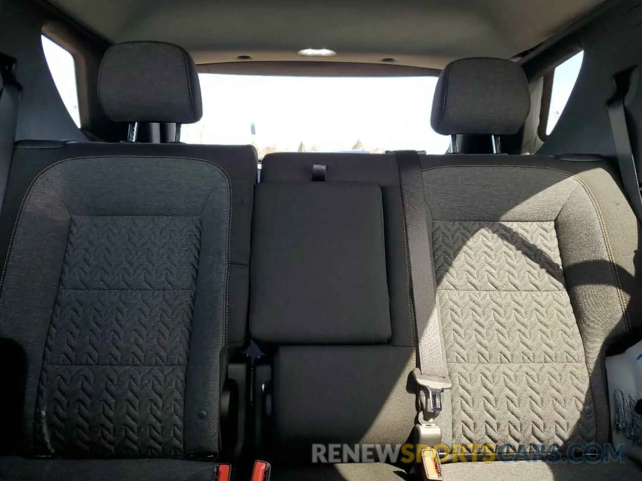 10 Photograph of a damaged car 3GNAXUEV2NL226635 CHEVROLET EQUINOX 2022
