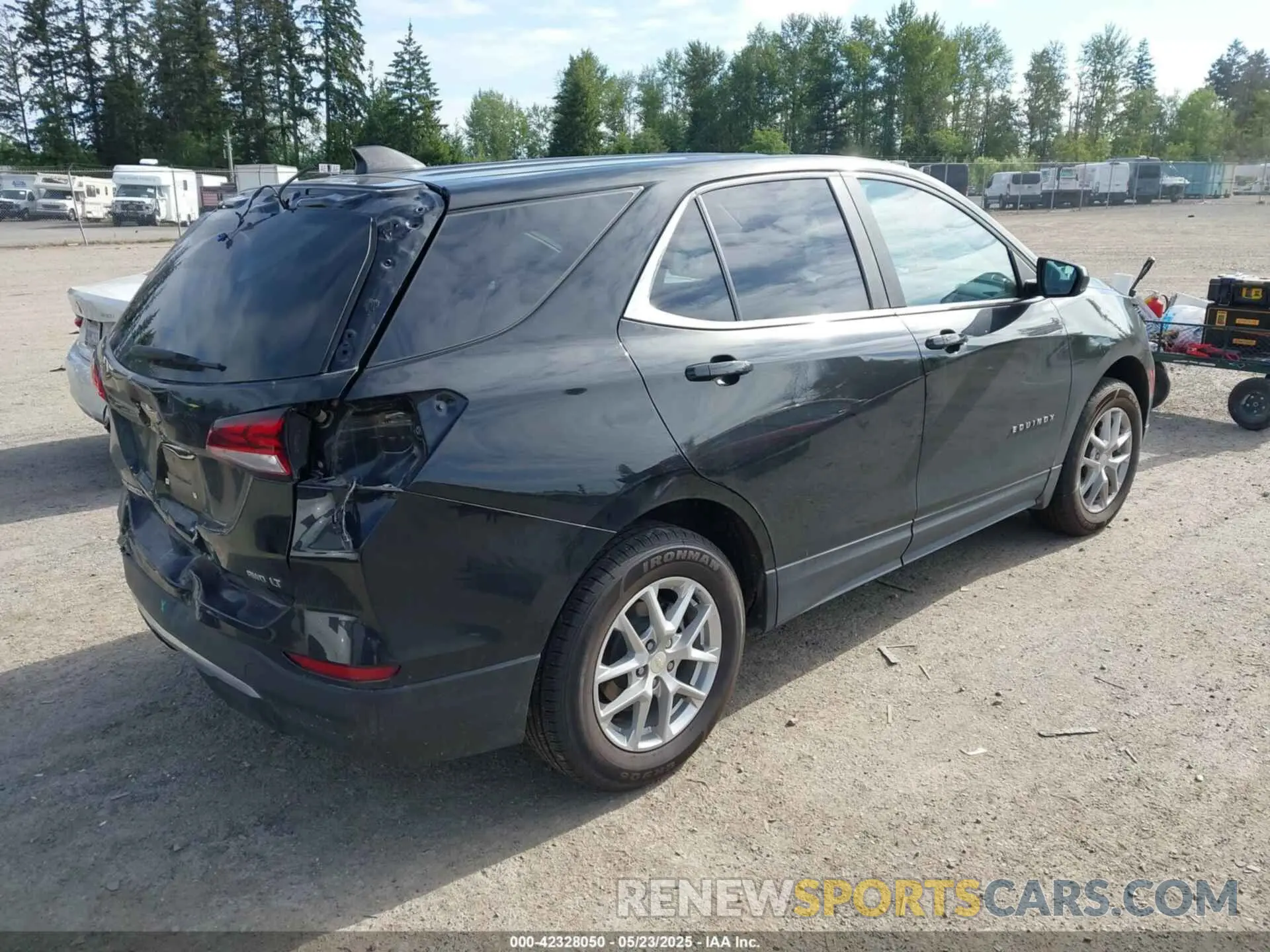 4 Photograph of a damaged car 3GNAXUEV2NL241488 CHEVROLET EQUINOX 2022