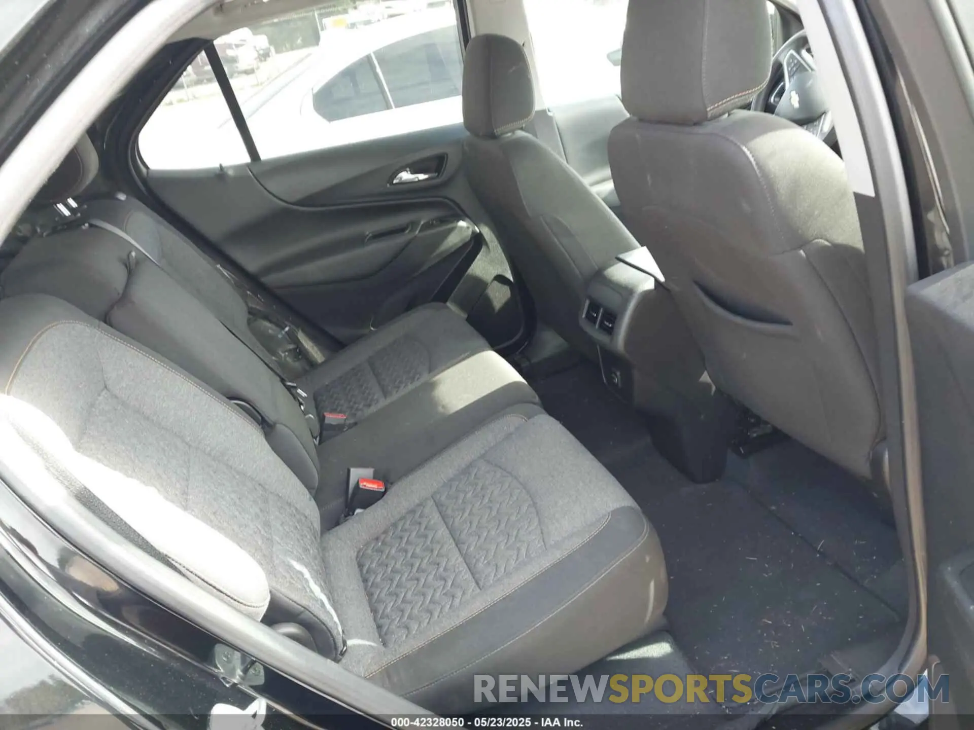 8 Photograph of a damaged car 3GNAXUEV2NL241488 CHEVROLET EQUINOX 2022
