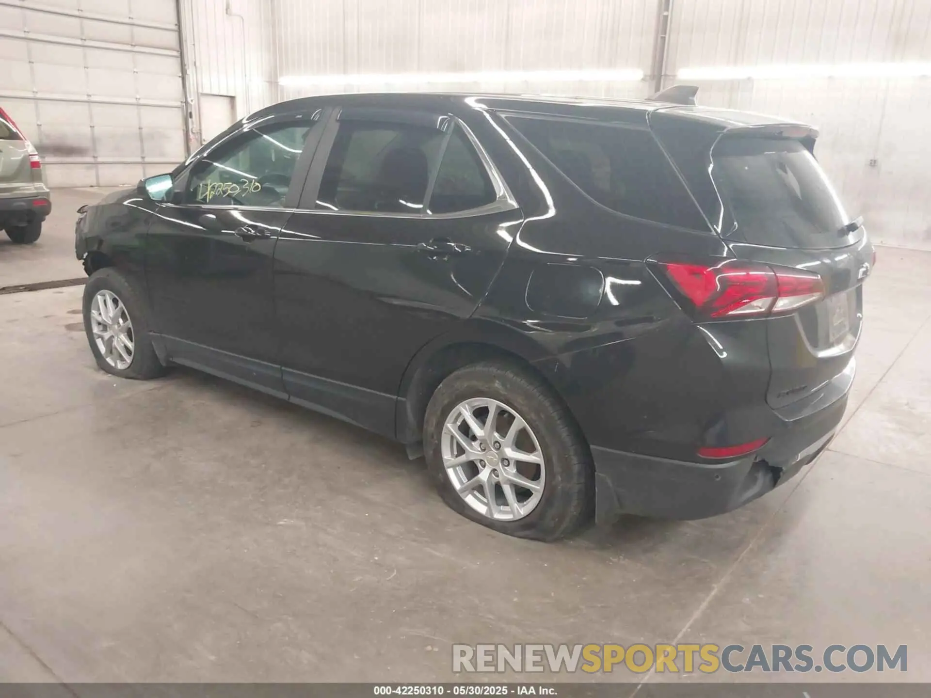 3 Photograph of a damaged car 3GNAXUEV3NL123790 CHEVROLET EQUINOX 2022