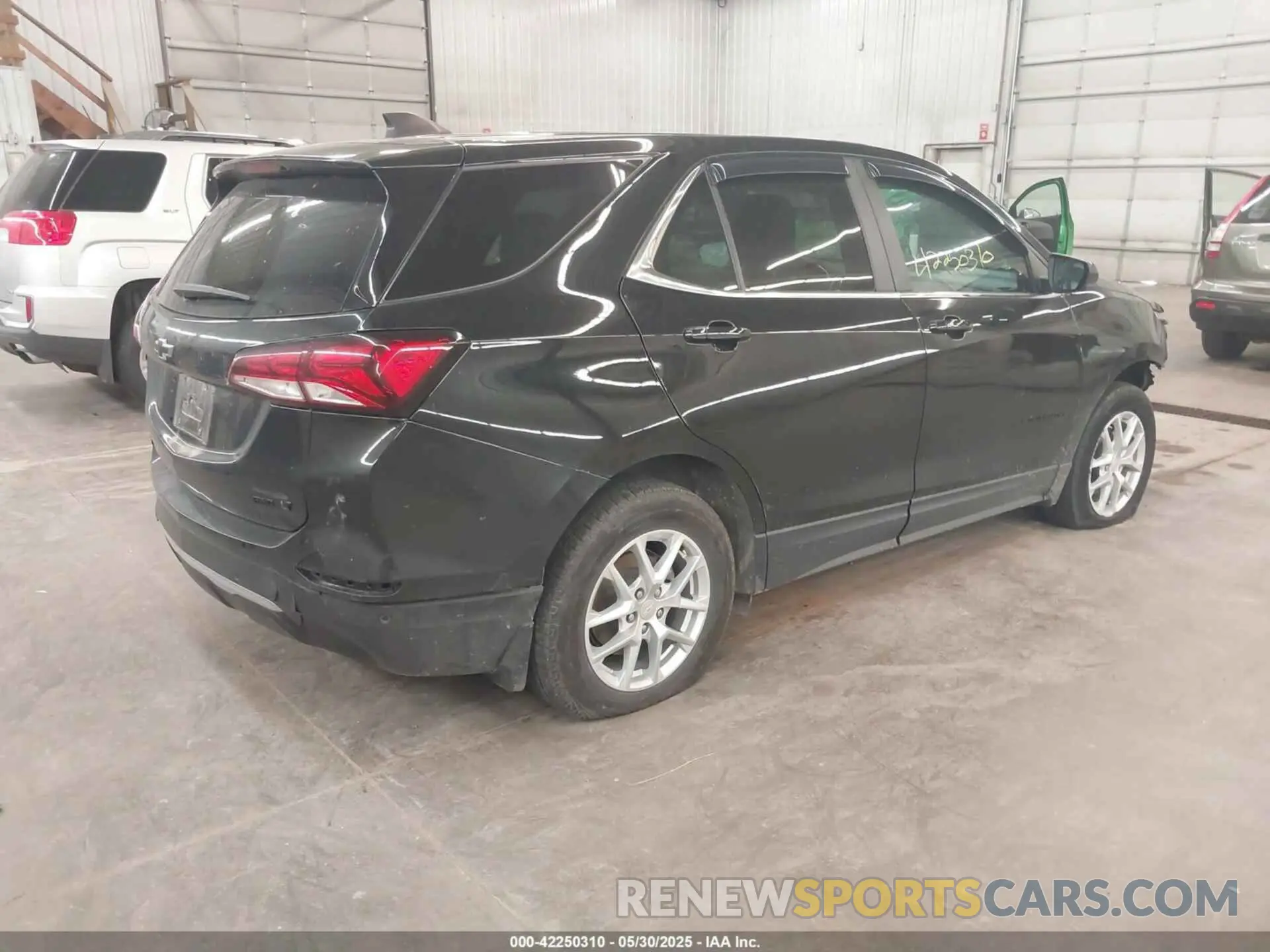 4 Photograph of a damaged car 3GNAXUEV3NL123790 CHEVROLET EQUINOX 2022