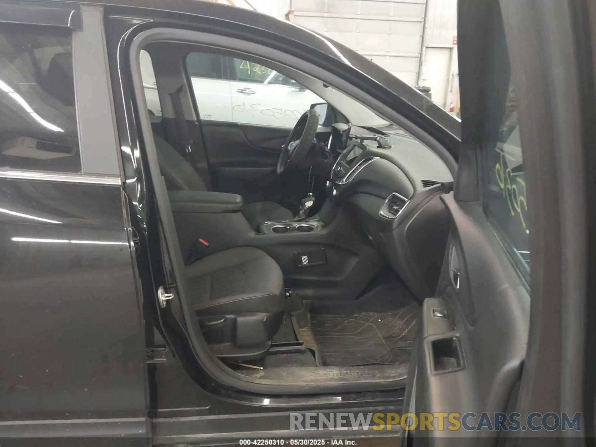 5 Photograph of a damaged car 3GNAXUEV3NL123790 CHEVROLET EQUINOX 2022