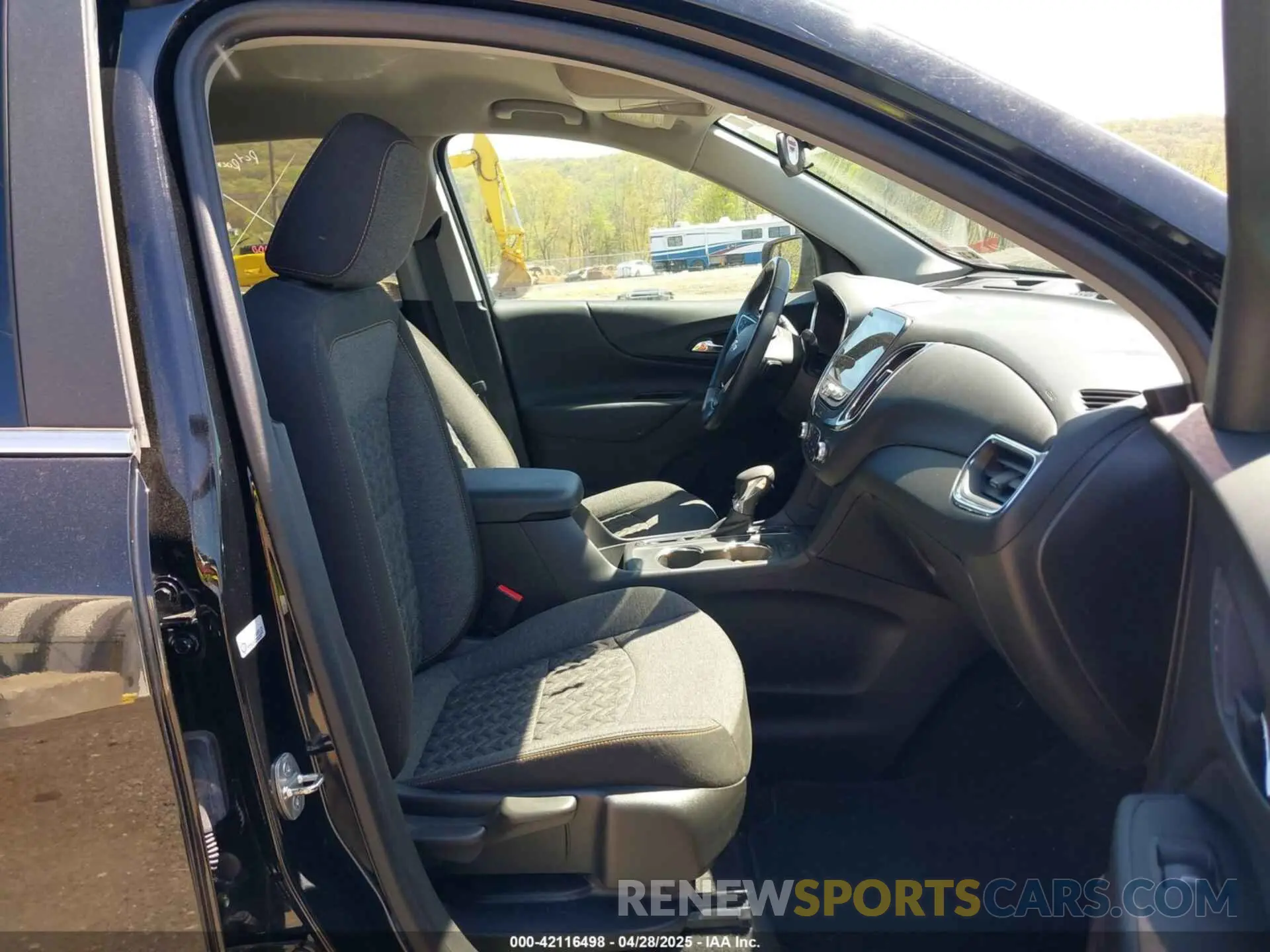 5 Photograph of a damaged car 3GNAXUEV3NL239894 CHEVROLET EQUINOX 2022