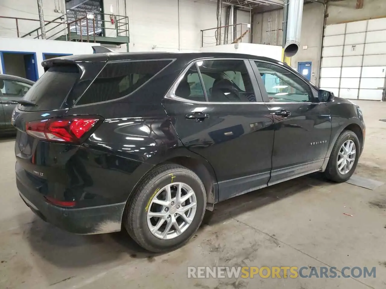 3 Photograph of a damaged car 3GNAXUEV3NL285953 CHEVROLET EQUINOX 2022
