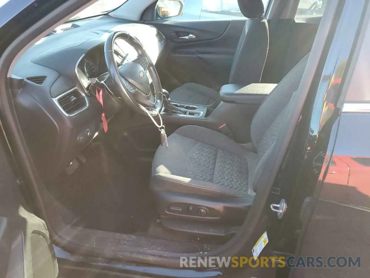 7 Photograph of a damaged car 3GNAXUEV3NL314349 CHEVROLET EQUINOX 2022