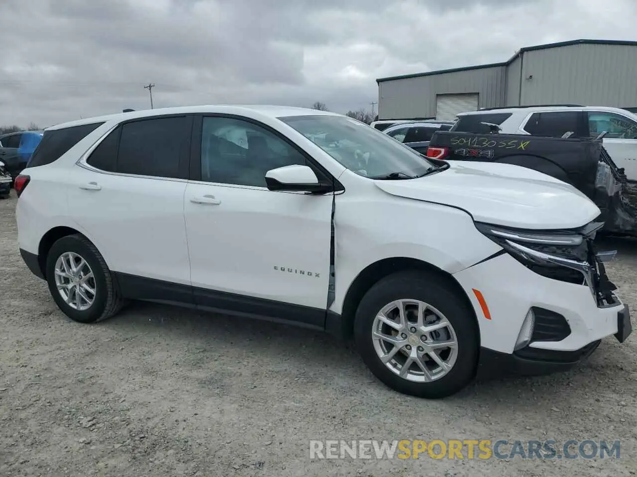 4 Photograph of a damaged car 3GNAXUEV3NS203273 CHEVROLET EQUINOX 2022