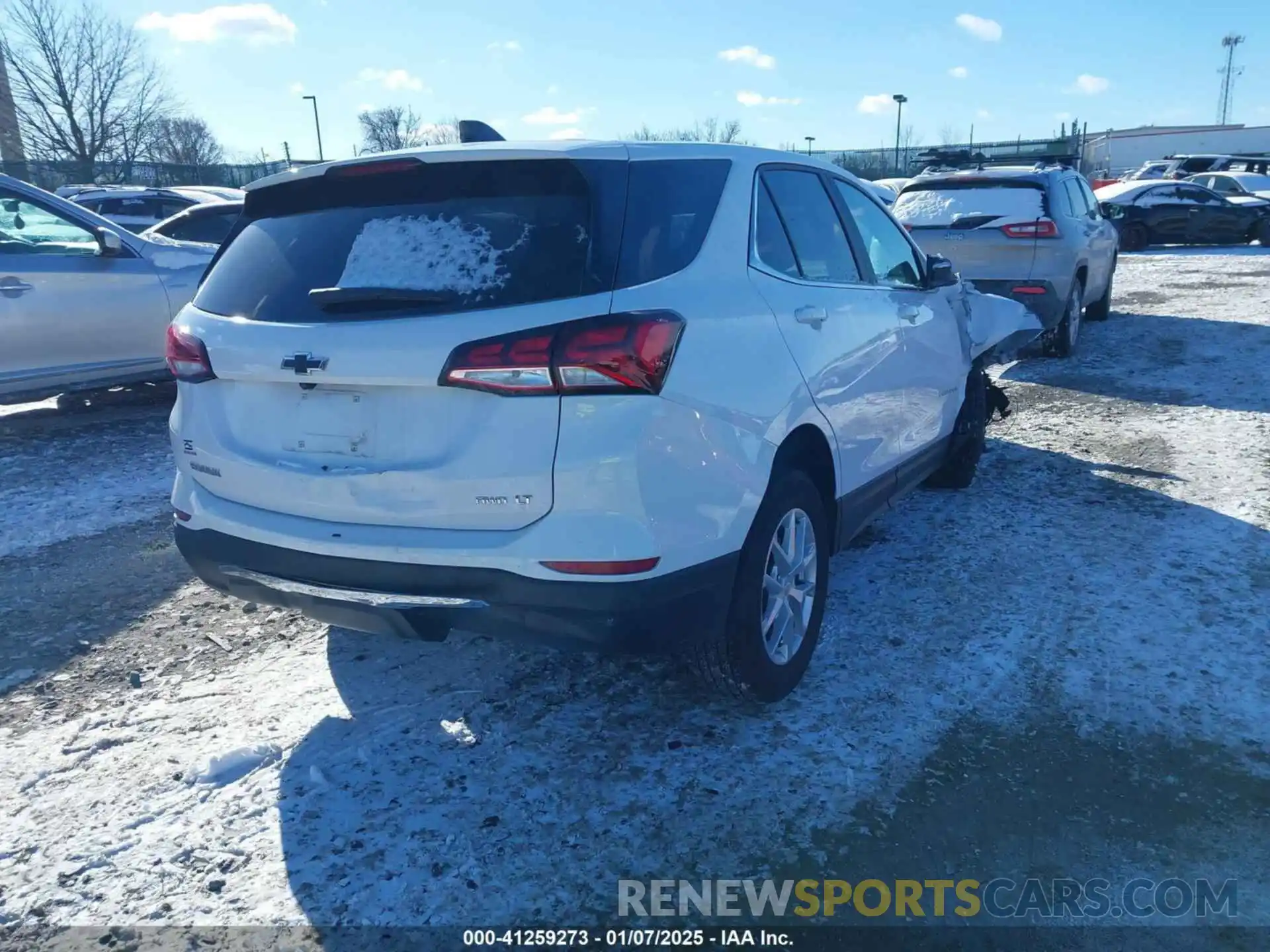 4 Photograph of a damaged car 3GNAXUEV4NL121370 CHEVROLET EQUINOX 2022