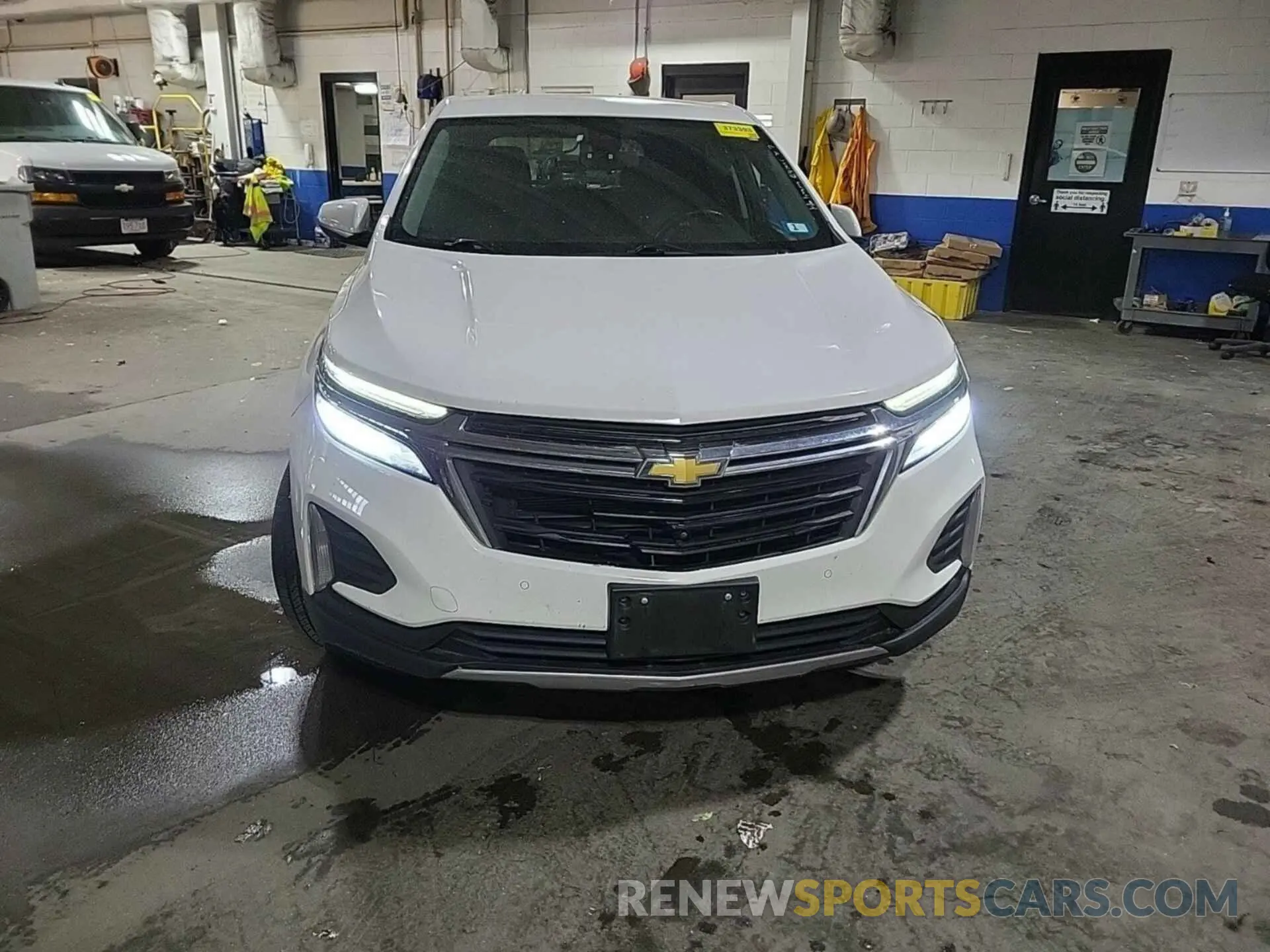 12 Photograph of a damaged car 3GNAXUEV4NL122521 CHEVROLET EQUINOX 2022
