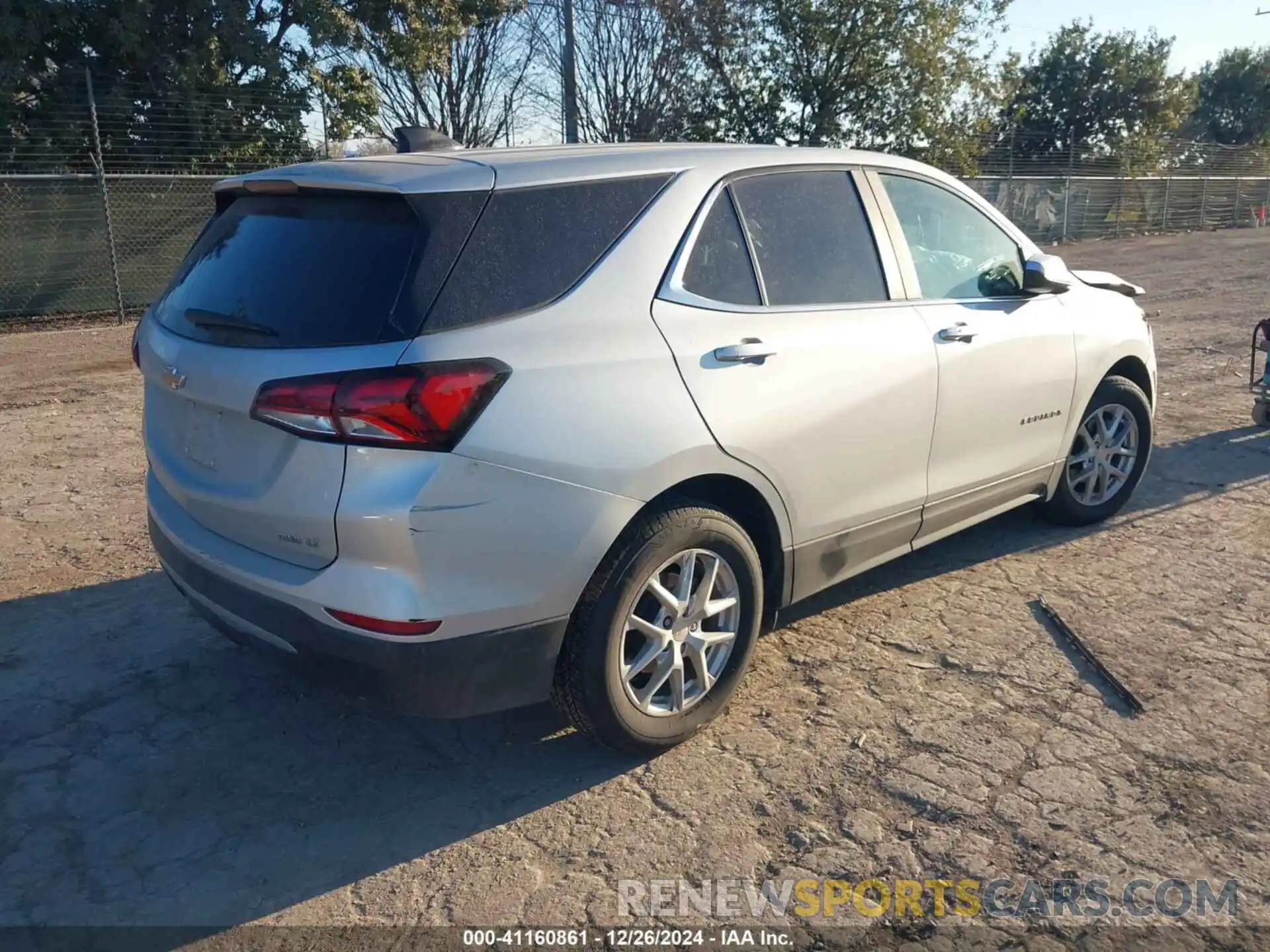 4 Photograph of a damaged car 3GNAXUEV4NL188020 CHEVROLET EQUINOX 2022