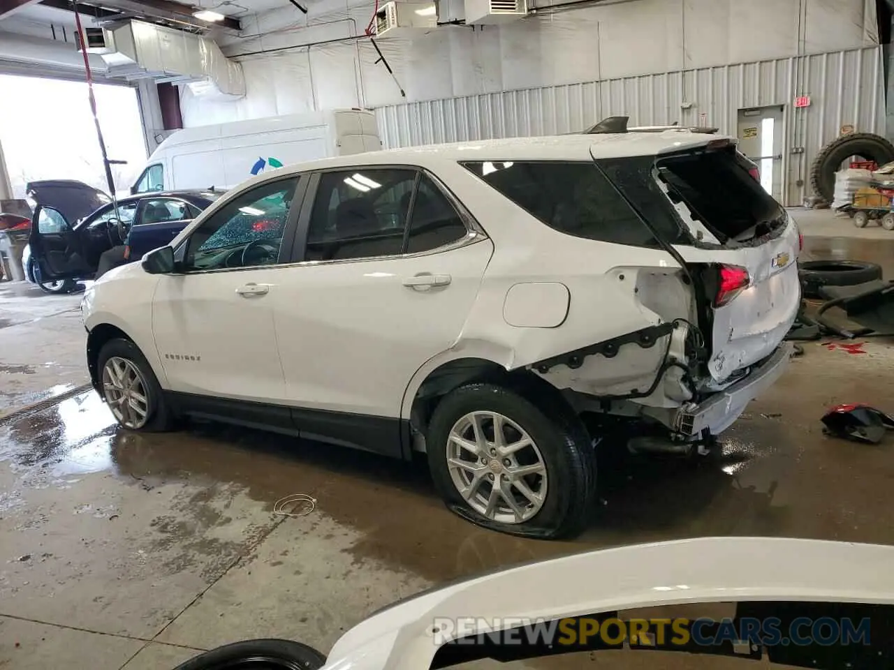 2 Photograph of a damaged car 3GNAXUEV5NL120244 CHEVROLET EQUINOX 2022