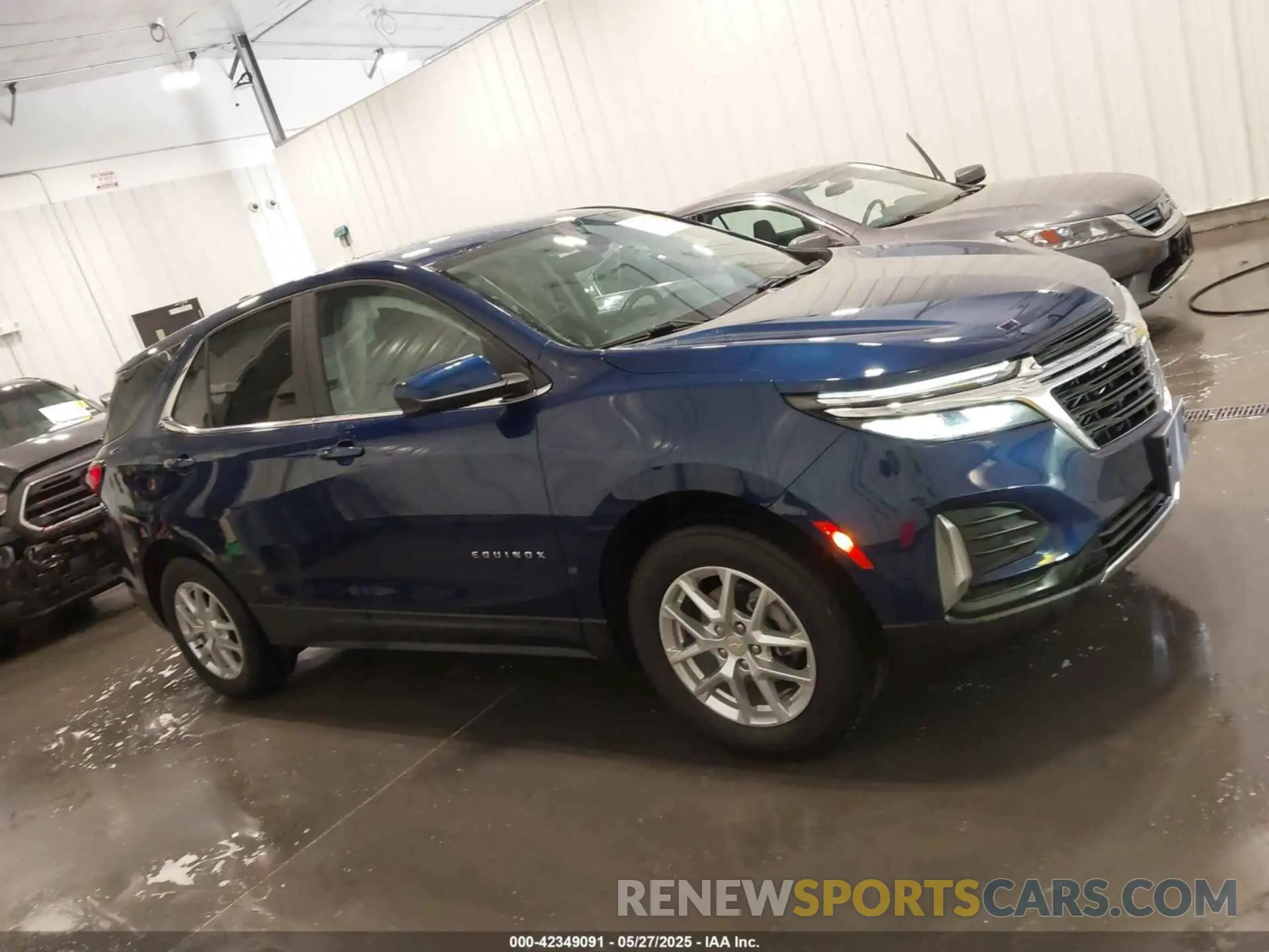 13 Photograph of a damaged car 3GNAXUEV5NL160985 CHEVROLET EQUINOX 2022