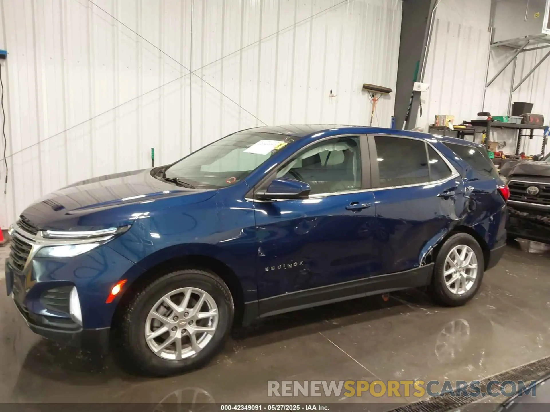 14 Photograph of a damaged car 3GNAXUEV5NL160985 CHEVROLET EQUINOX 2022