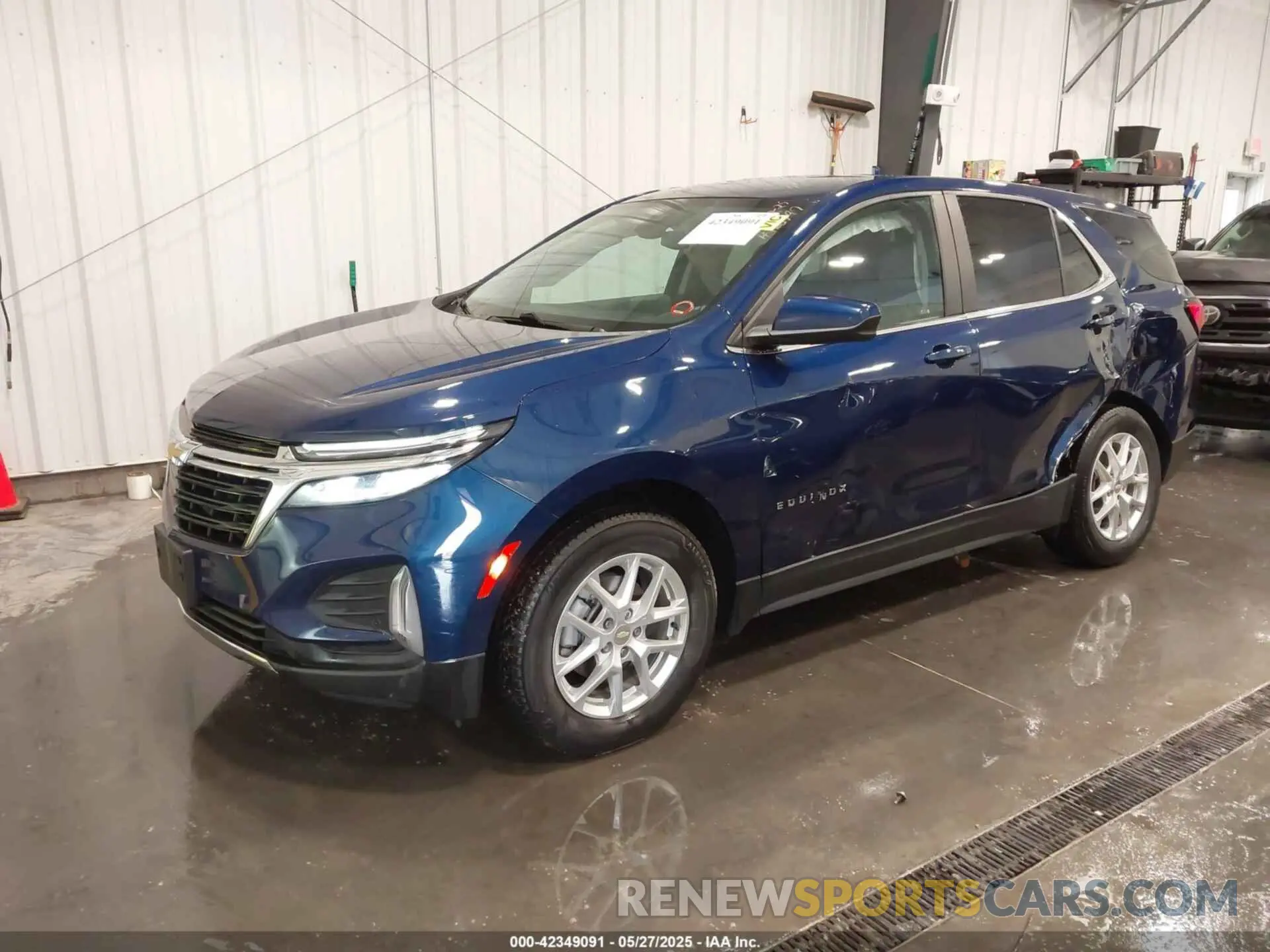 2 Photograph of a damaged car 3GNAXUEV5NL160985 CHEVROLET EQUINOX 2022